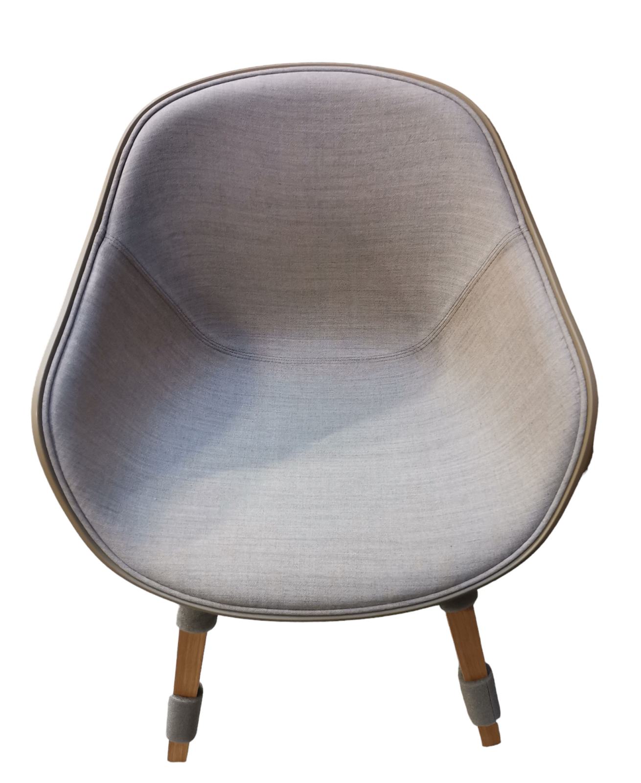 About A Chair AAC222 / AAC 222 Stuhl Eiche wasserlackiert / Clay 2.0 / Remix-242 Hay EINZELSTÜCK