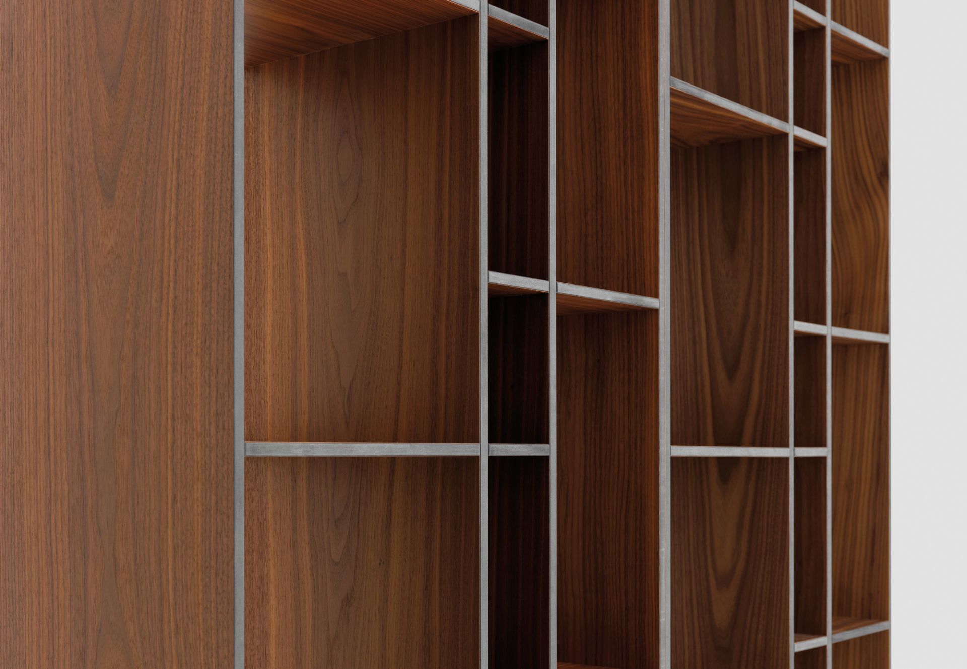 Code 2 Holzregal MDF Amerikanischer Nussbaum Zeitraum