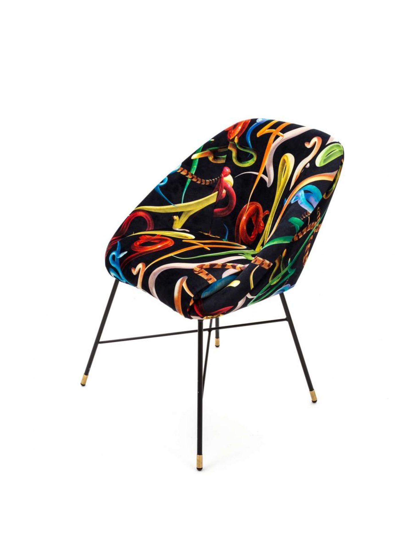 Toiletpaper Polsterstuhl Snakes Seletti Toiletpaper Polsterstuhl Snakes von Seletti mit schwarzem Bezug und buntem Schlangen-Motiv auf schlanken, schwarzen Beinen.