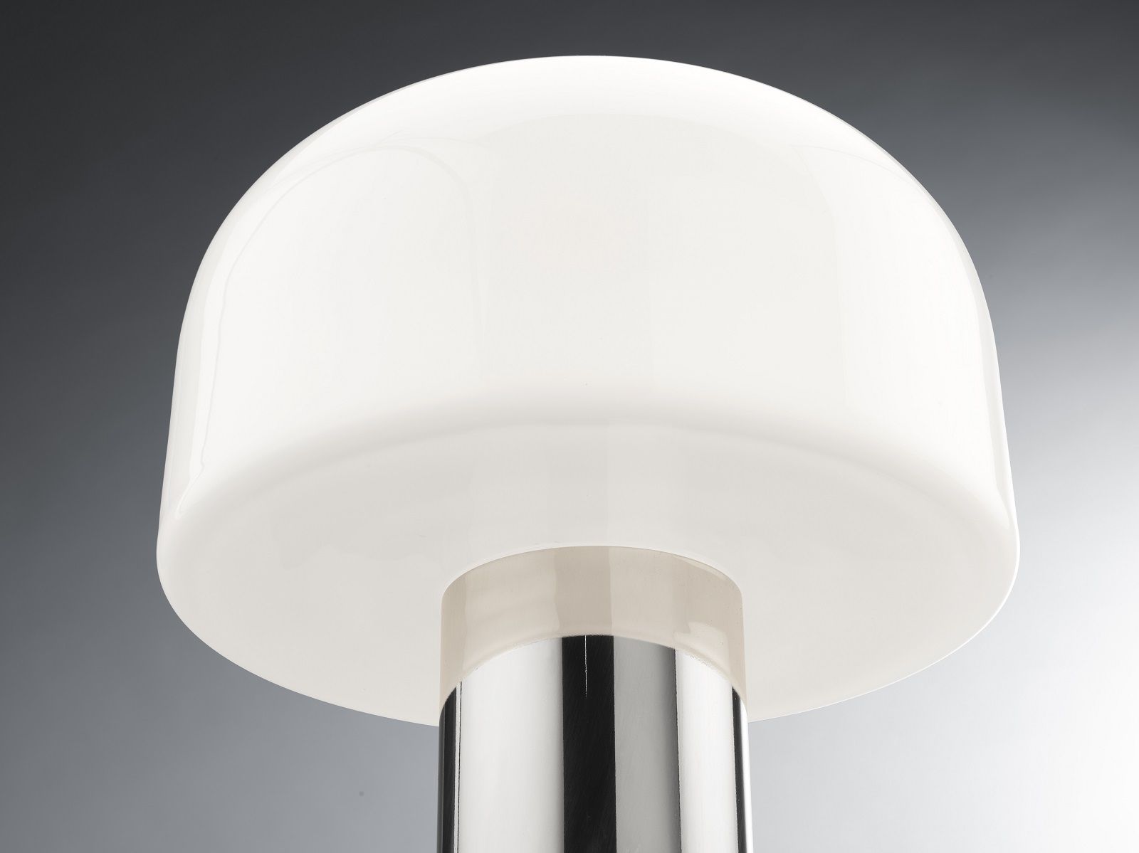 Bellhop Glass T Tischleuchte Flos 