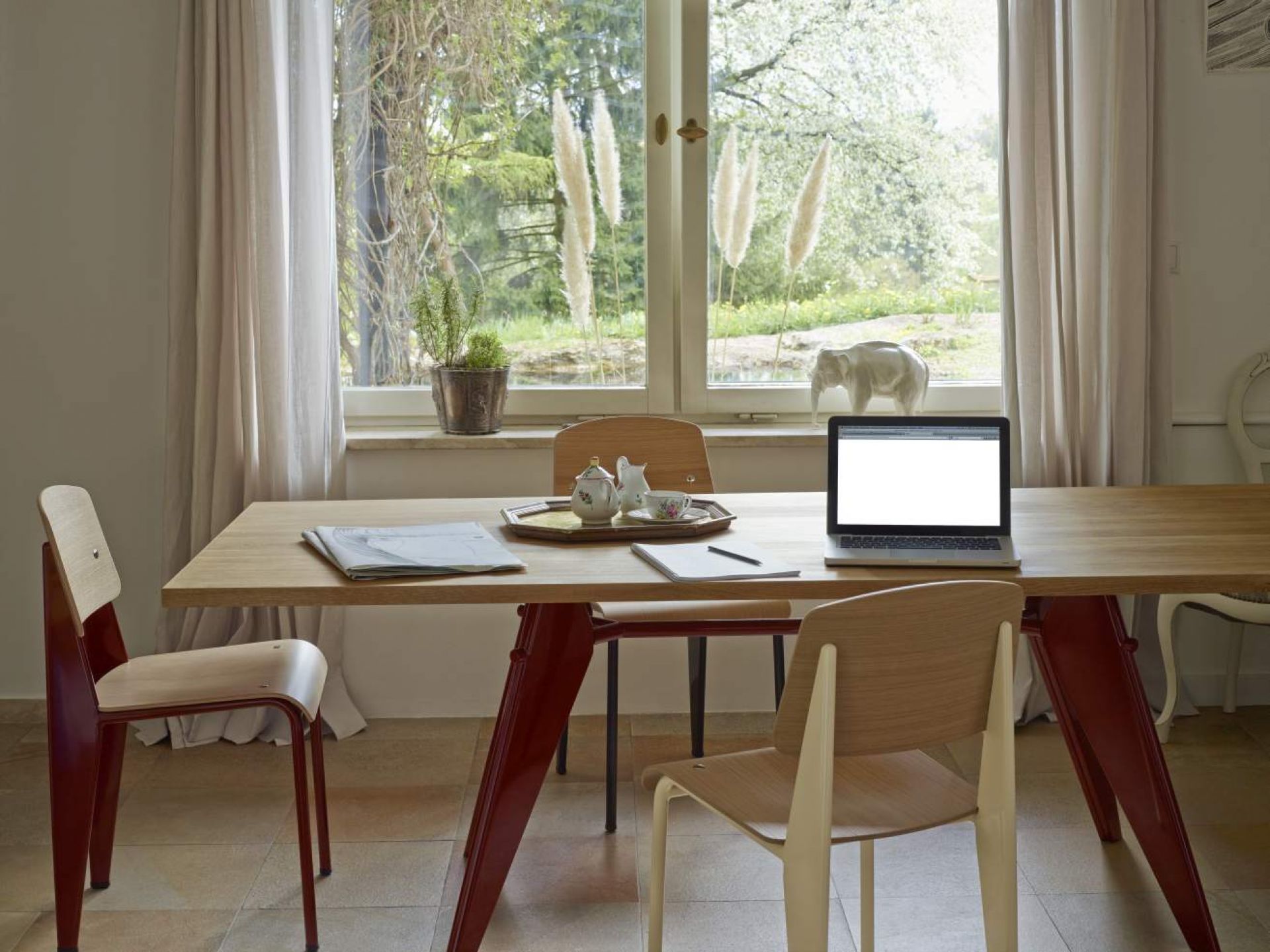EM Table Tisch Holz B 90 x L 180 cm  Vitra