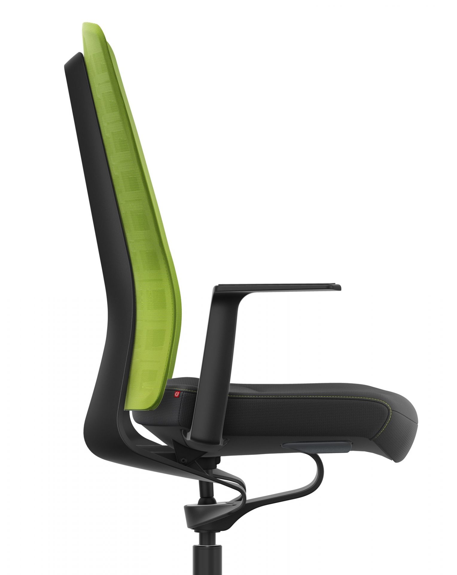 Seitenansicht des Interstuhl Bürostuhls mit grünem Netzrücken und schwarzen Armlehnen. Ergonomischer Drehstuhl.