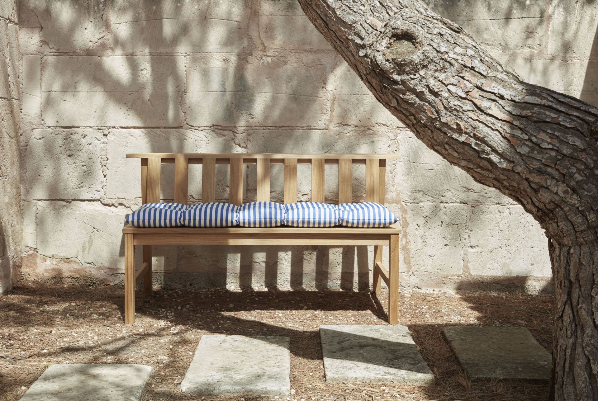 Cadence Bank Teak Outdoor Skagerak by Fritz Hansen