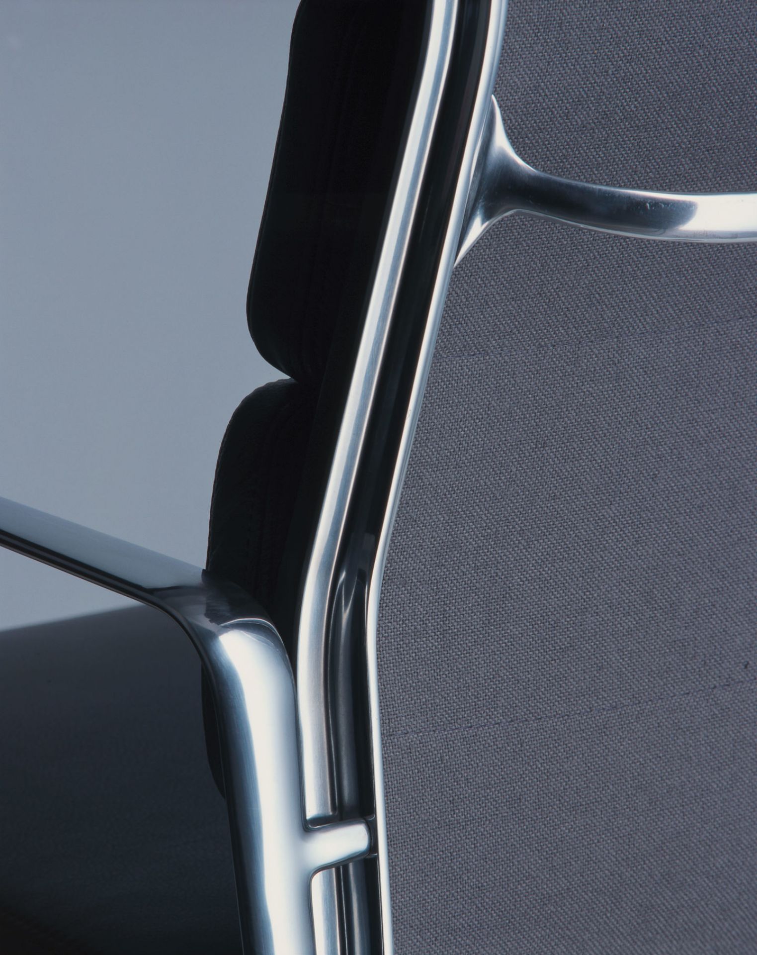 Soft Pad Chair EA219 / EA 219 Sessel Leder Premium Schwarz Vitra AUSLAUFVARIANTE