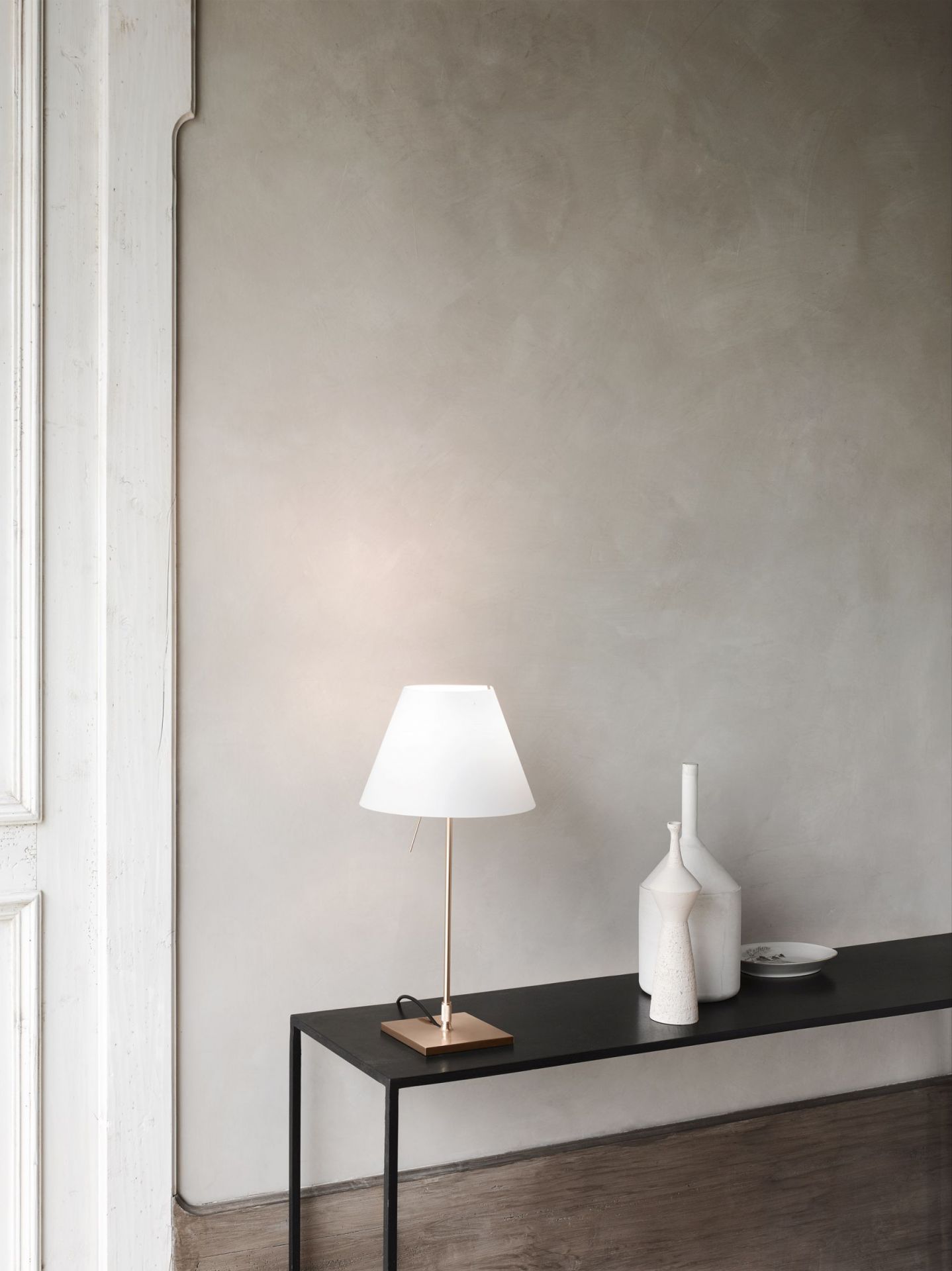 D13 Costanzina LED Tischleuchte Komplettversion Aluminiumgestell und weißer Lampenschirm Luceplan