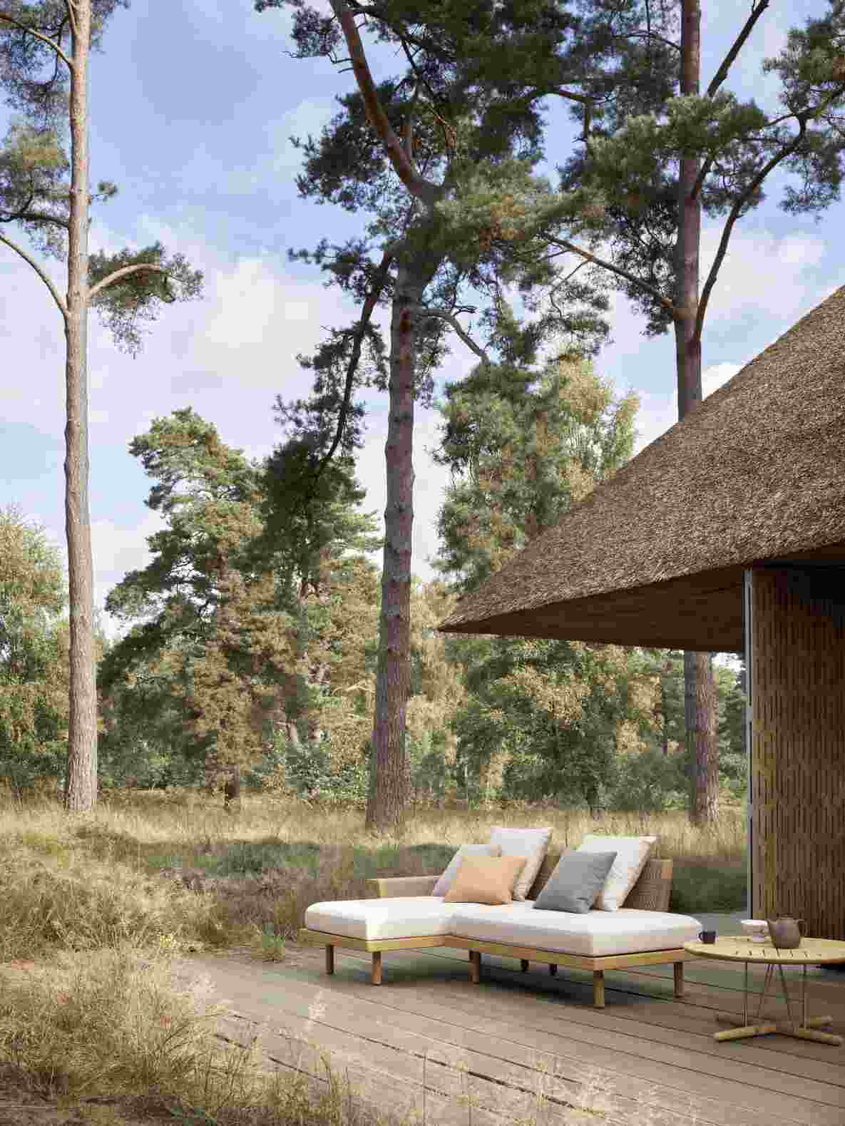 E023 Embrace Lounge Tisch Outdoor Carl Hansen & Søn