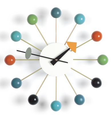 Mehrfarbige Ball Clock Wanduhr von Vitra mit bunten Kugeln und goldenen Streben.