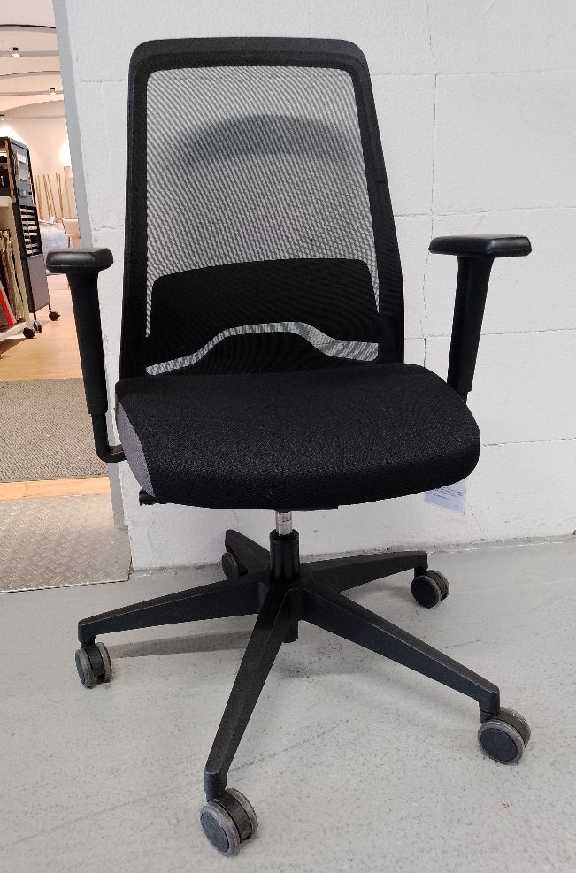 Everyis1 Bürodrehstuhl Interstuhl AUSSTELLUNGSSTÜCK / GEBRAUCHTMÖBEL