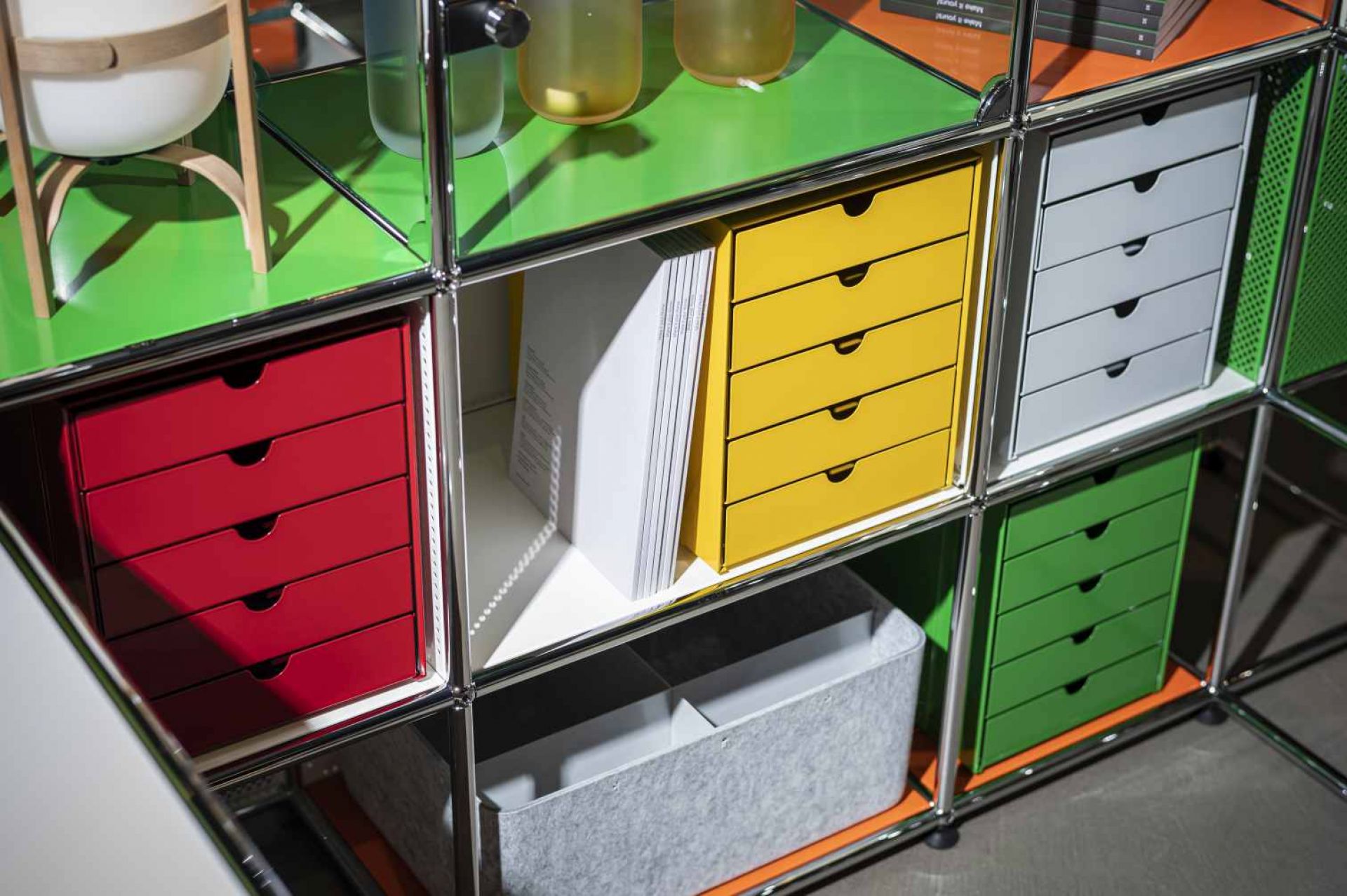 USM Haller Inos Kastenset C4 mit 5 Schalen geschlossen Home Office
