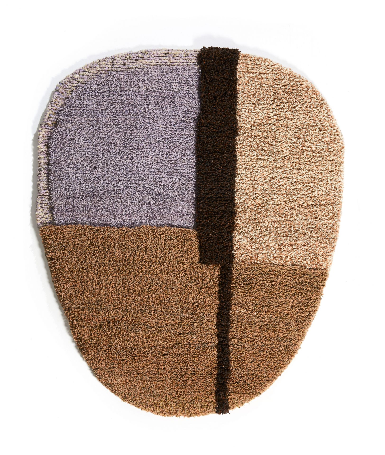 Handgeknüpfter Nudo Teppich von ames, klein, 160x190 cm, mit geometrischem Muster in Lila, Braun und Beige.