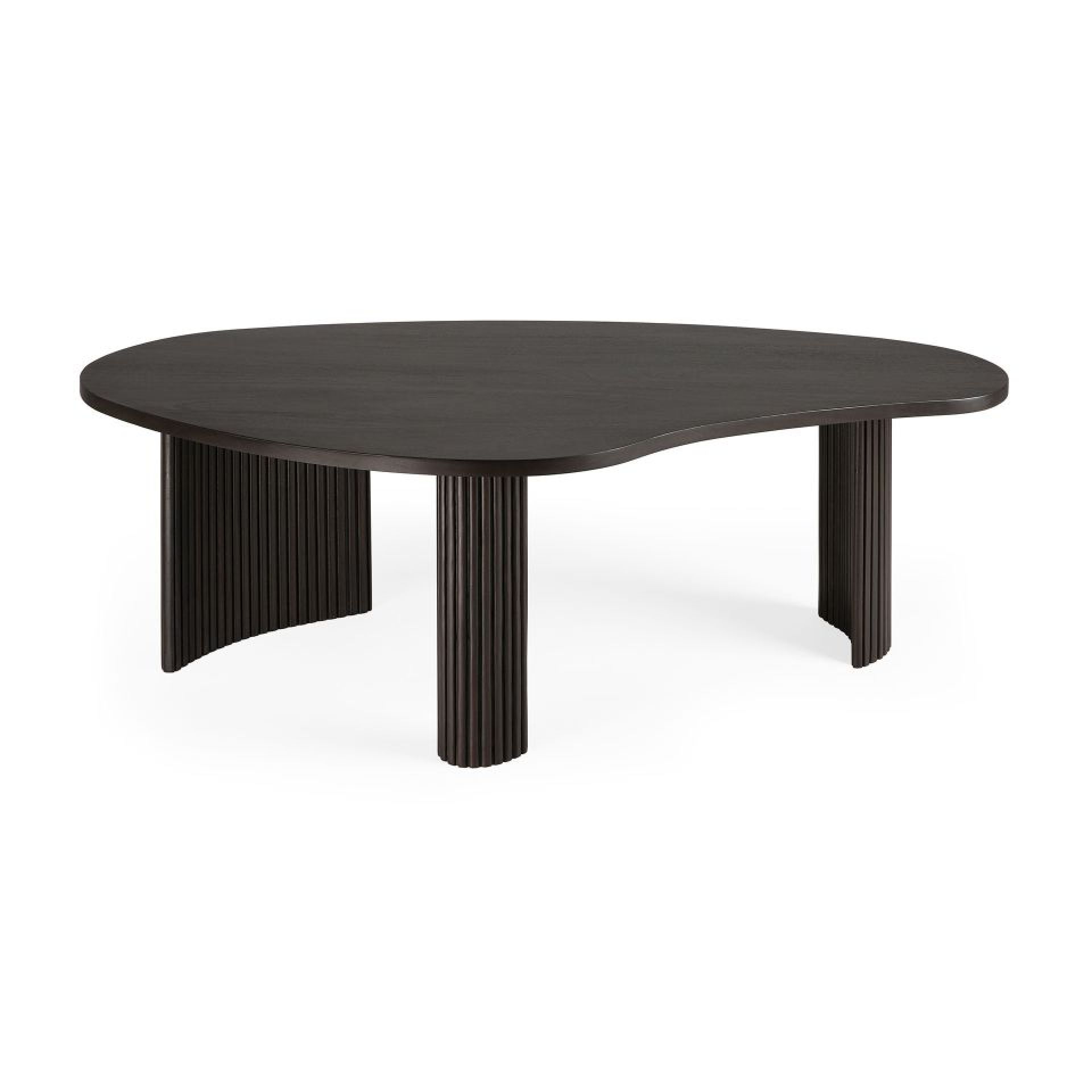 Boomerang Couchtisch aus Mahagoni von Ethnicraft, modernes Design mit geriffelten Beinen.