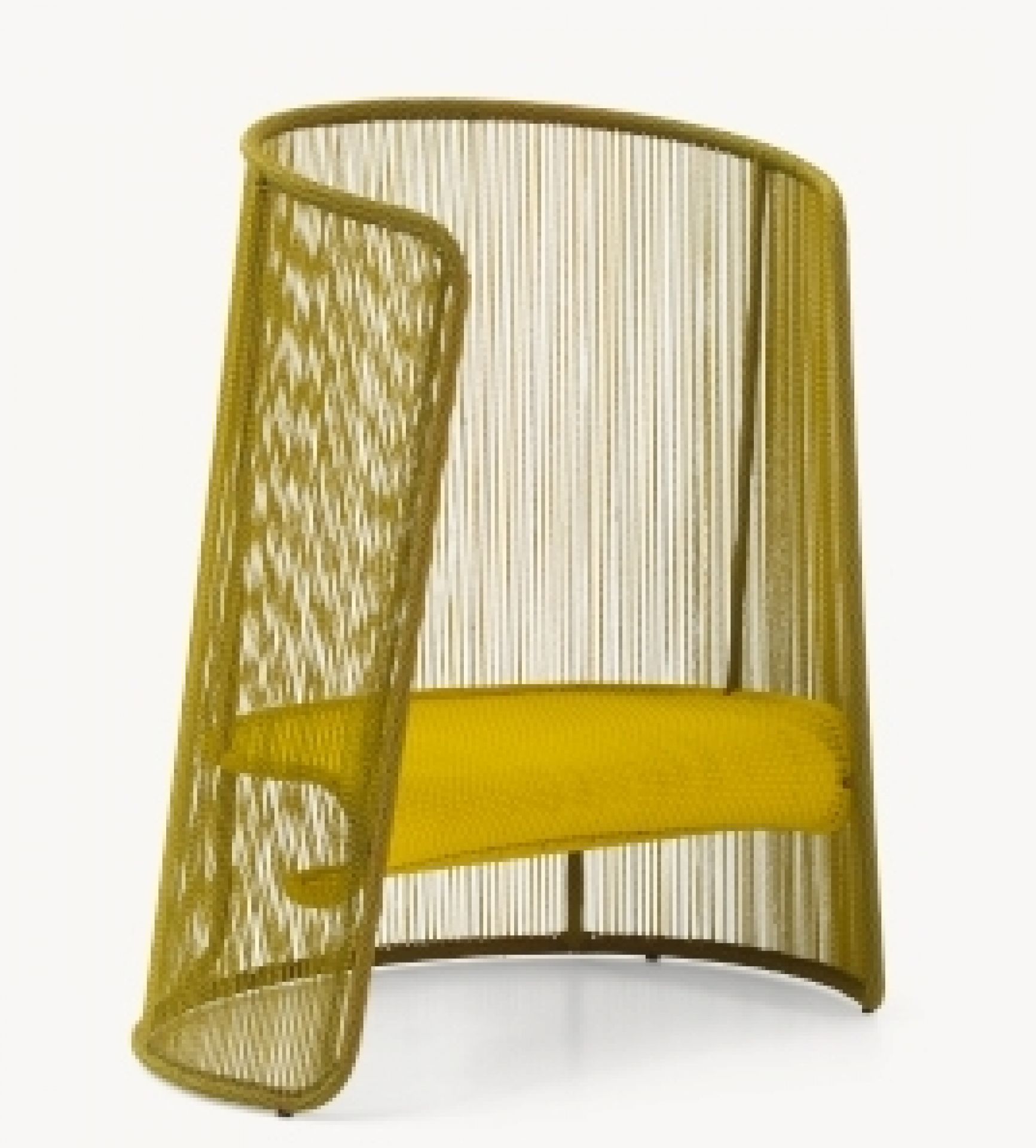Gelber Husk Sessel von Moroso: Moderner Design-Sessel mit hoher Rückenlehne und geflochtenem Rahmen.