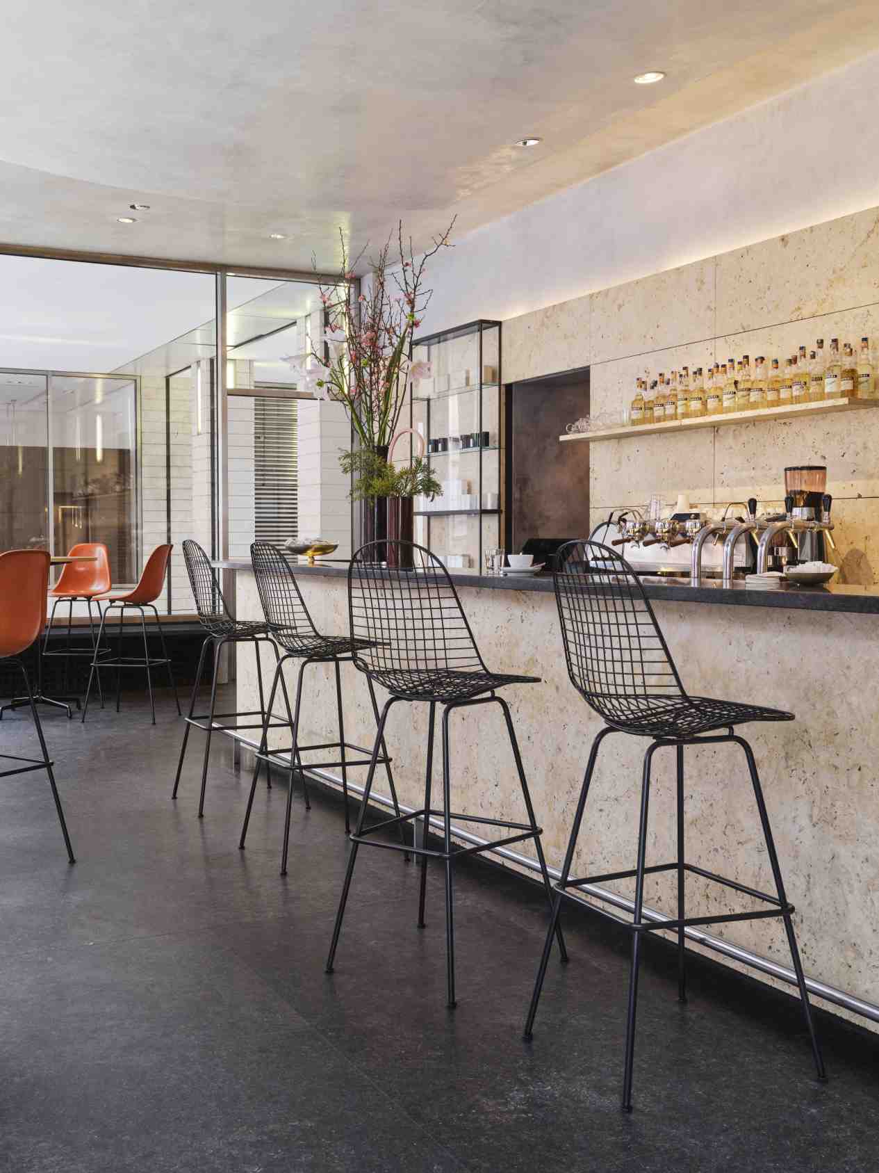 Eames Wire Bar Stool Barhocker Medium Vitra