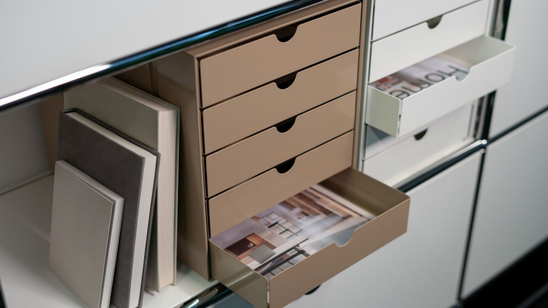 USM Haller Inos Kastenset C4 mit 5 Schalen geschlossen Home Office