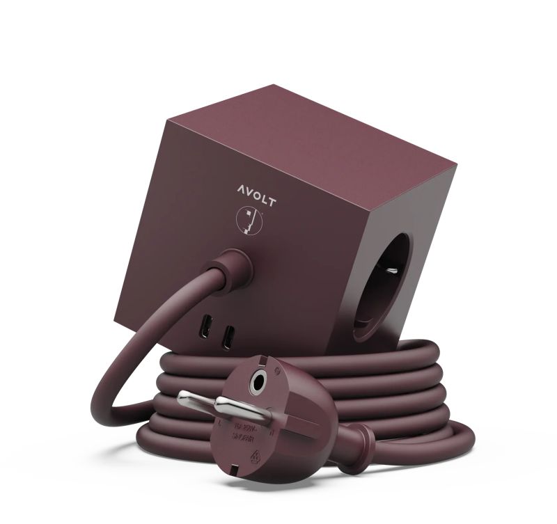 Square 1 - Avolt  x Bauhaus Steckdosenwürfel mit USB-C exclusive Edition Mulberry Red dfp Design