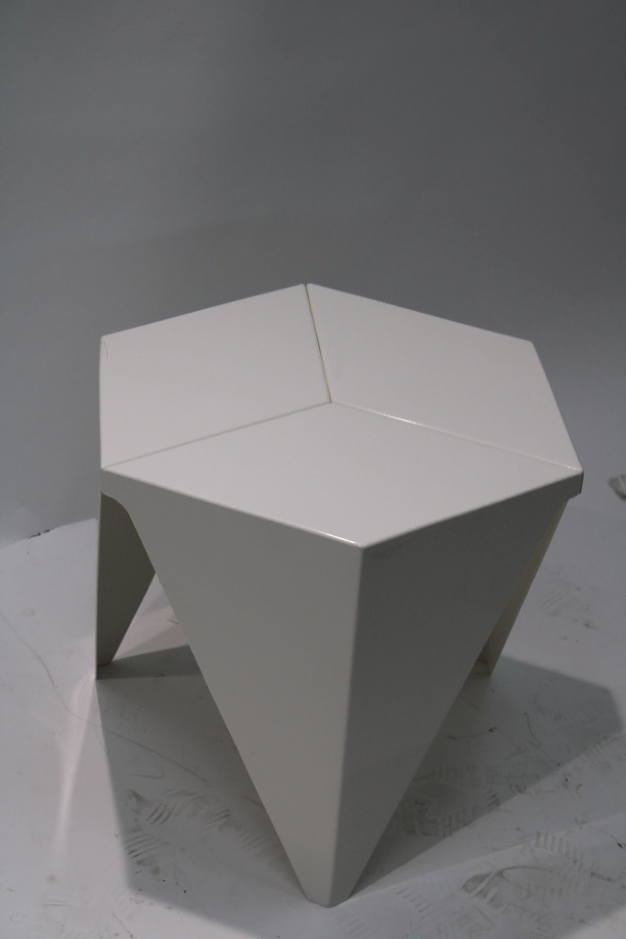 Prismatic Table Beistelltisch WEISS Vitra MÄNGELEXEMPLAR