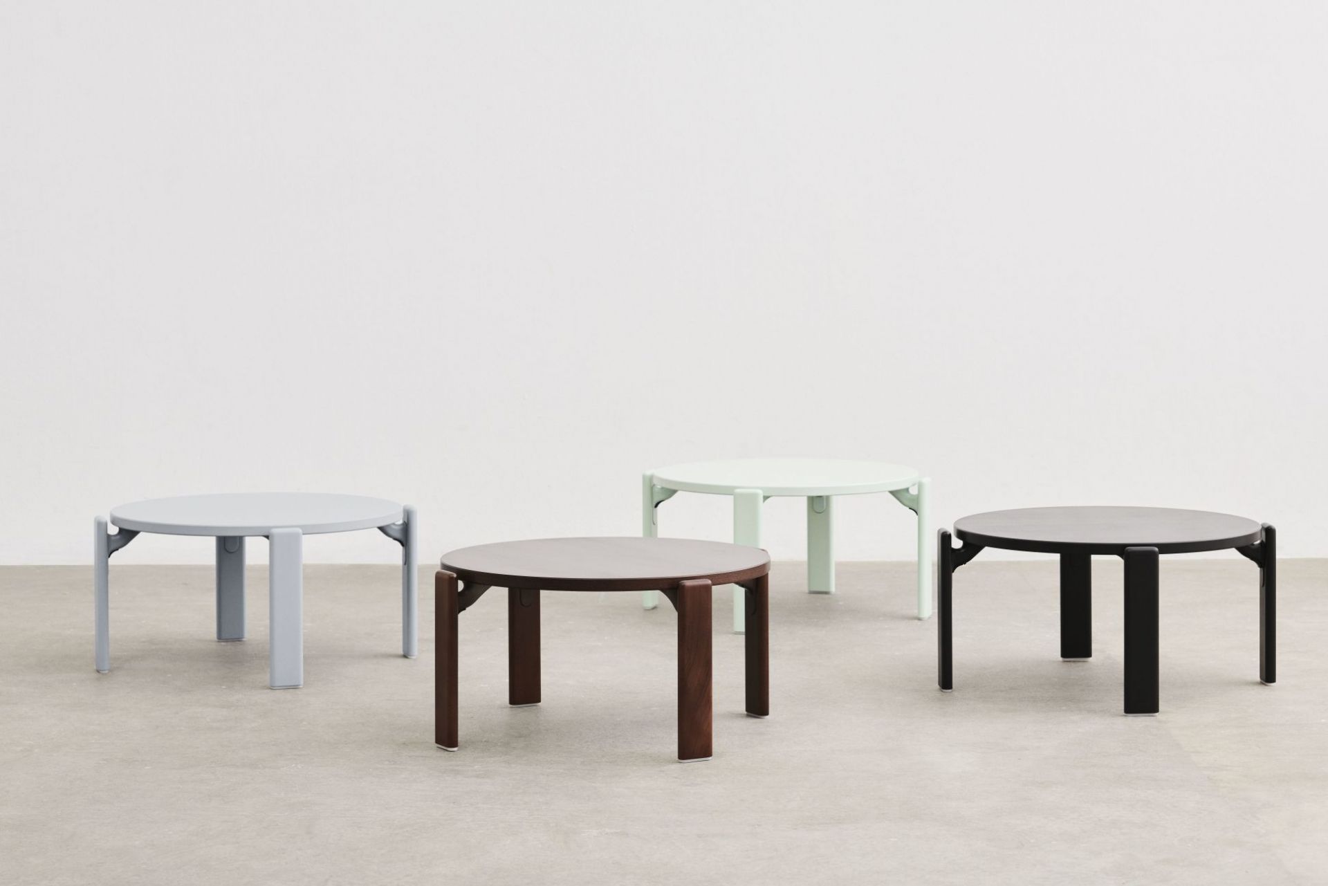 Rey Coffee Table Couchtich Hay Tiefblau wasserbasierter lack