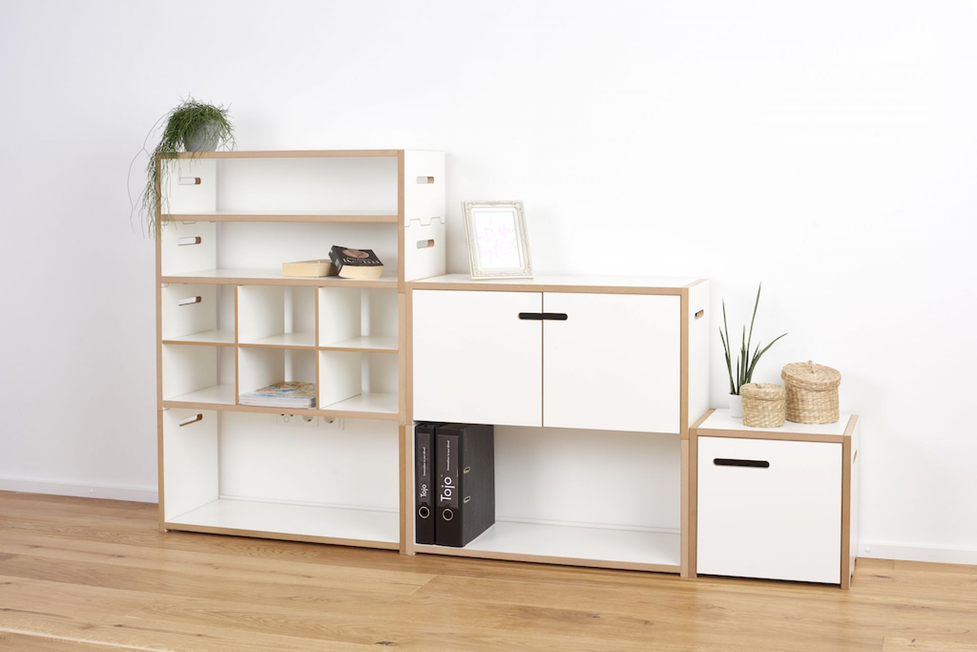 Tojo Halbstark Grundmodul mit Türe links Regalserie Tojo Tojo Halbstark Grundmodul mit Türe links Regalserie Tojo