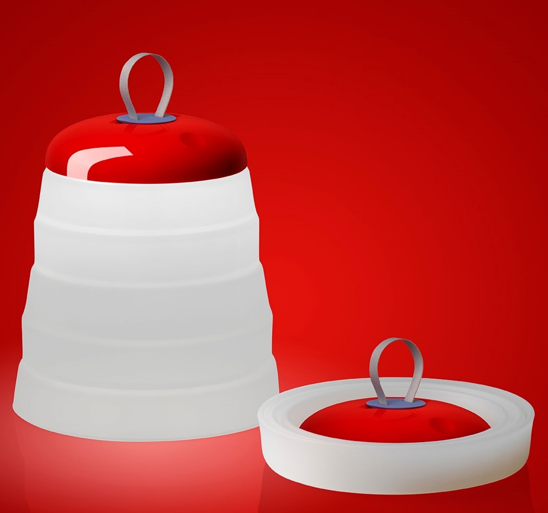 Cri Cri Tischleuchte von Foscarini in Rot und Weiß, modernes Design, stimmungsvolle Beleuchtung.