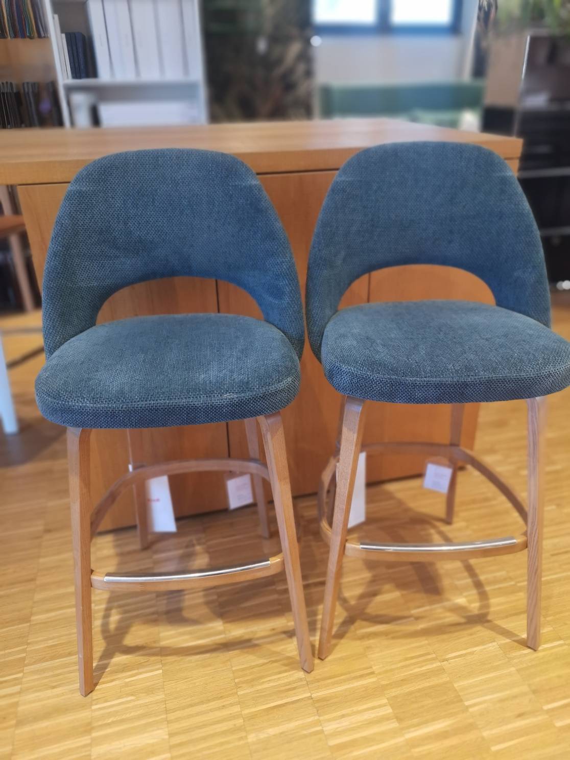 Saarinen Bar Stool Barhocker Knoll International AUSSTELLUNGSSTÜCK (2x Stück vorhanden)