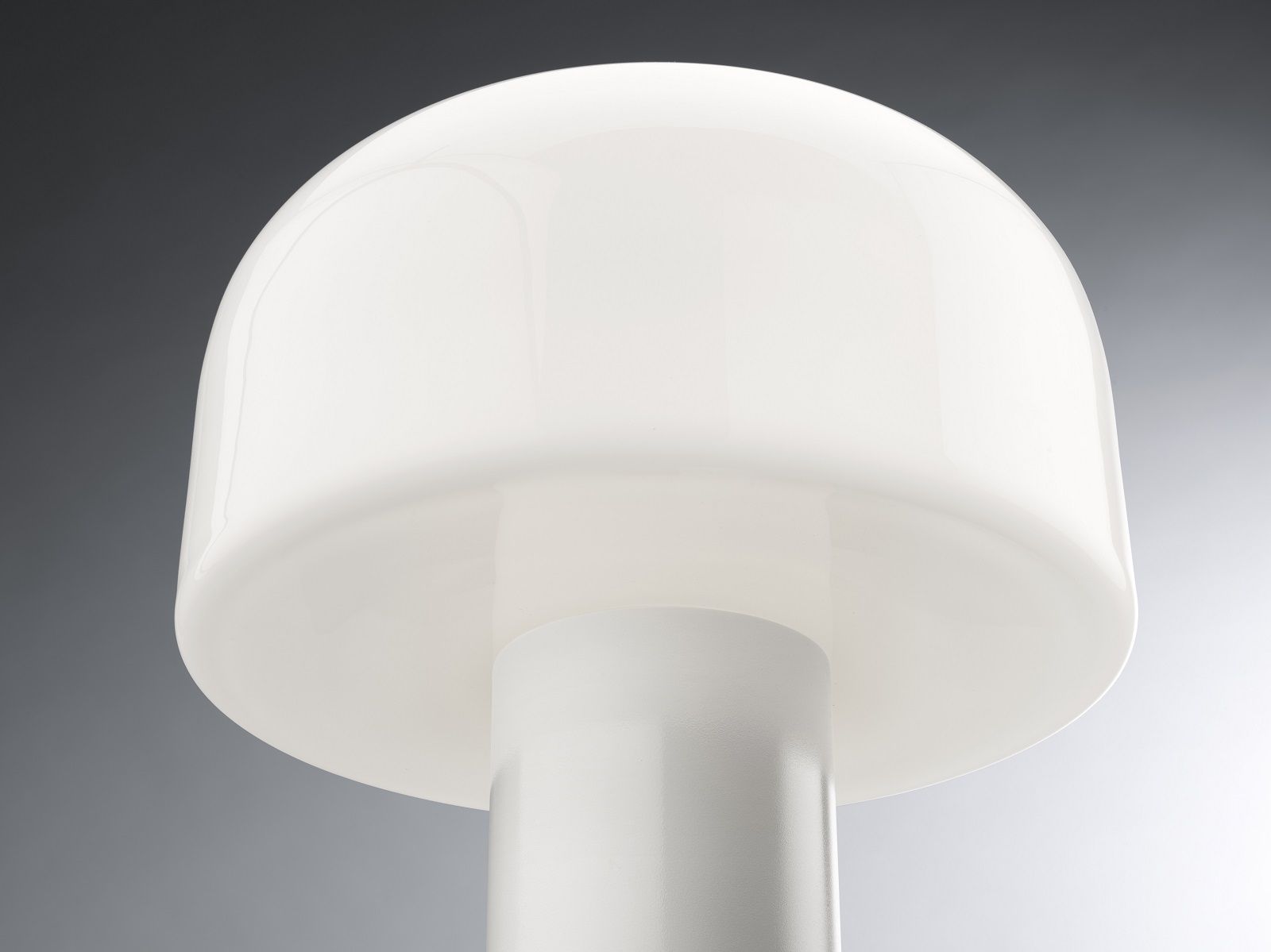Bellhop Glass T Tischleuchte Flos 