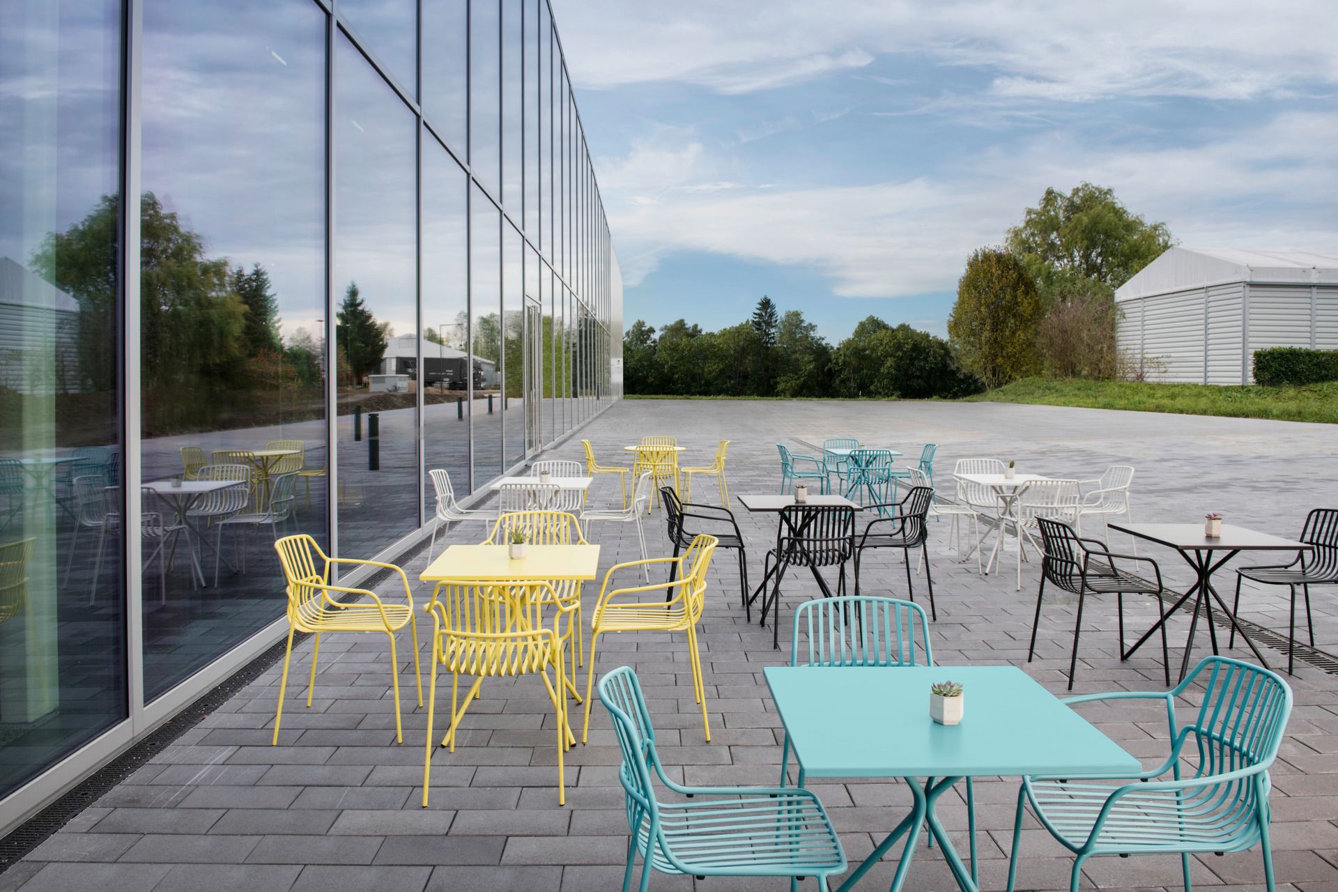Crona Steel Bistrotisch Quadrat Outdoor Brunner