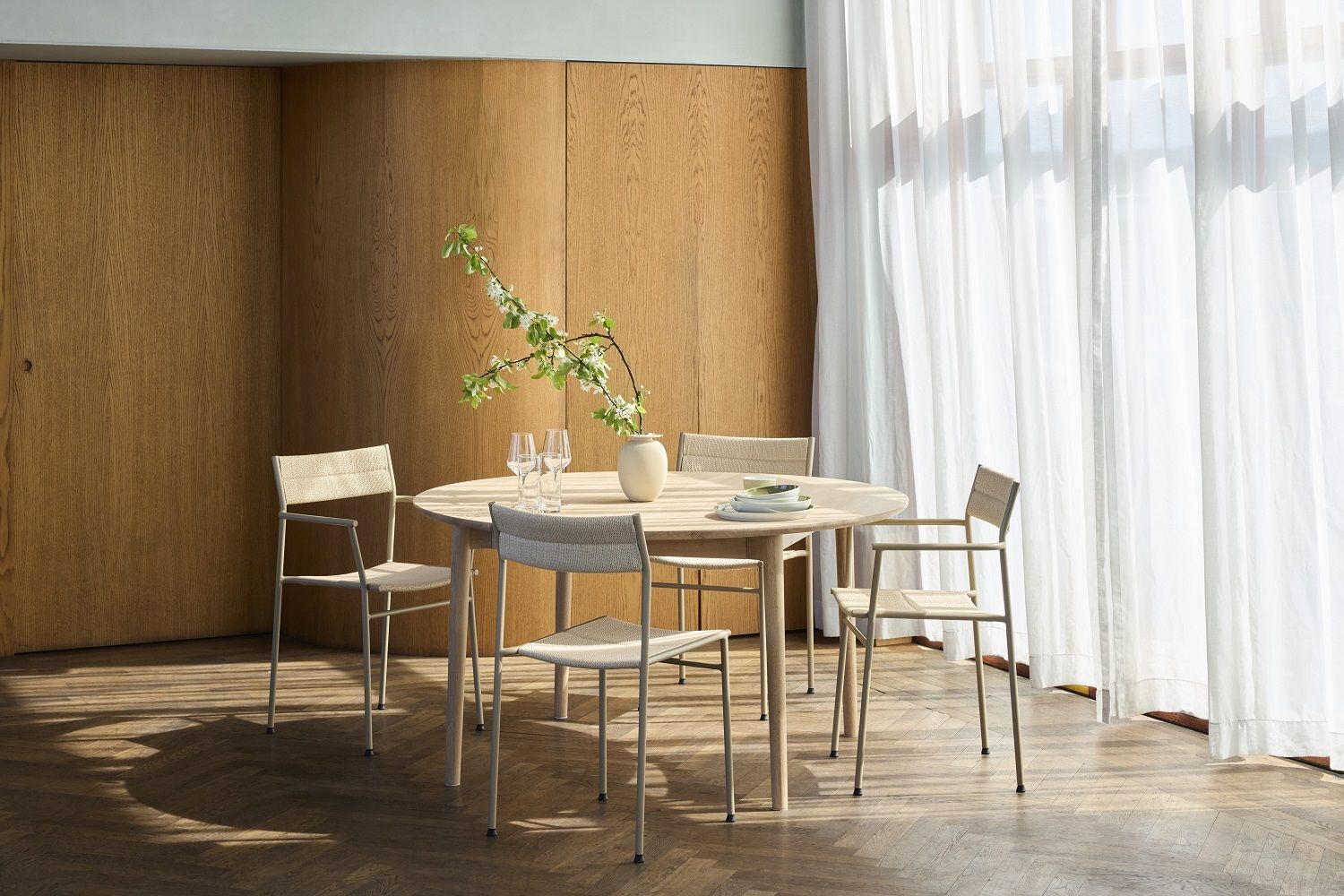 Vev Dining chair with armrests Armlehnenstuhl Northern