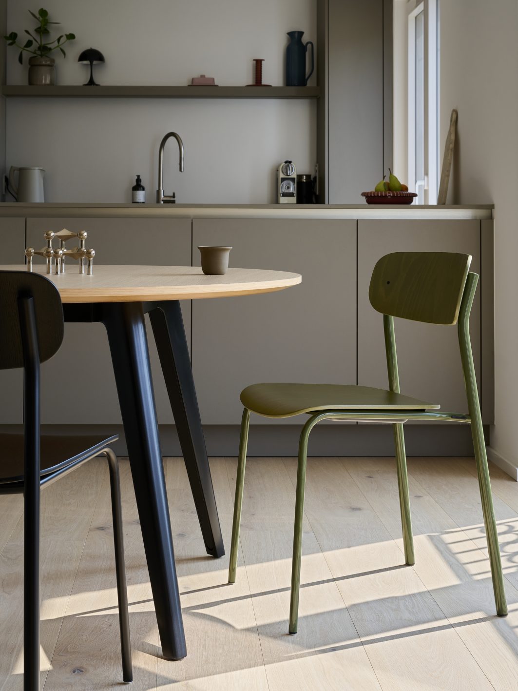 S 243 / S243 Stahlrohr Stuhl OLIVGRÜN Thonet EINZELSTÜCK
