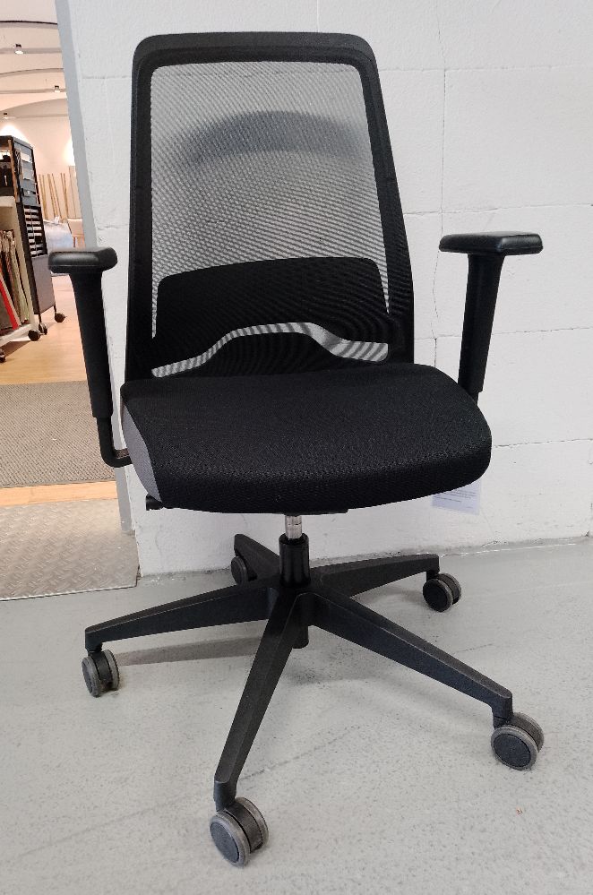 Everyis1 Bürodrehstuhl Interstuhl AUSSTELLUNGSSTÜCK / GEBRAUCHTMÖBEL