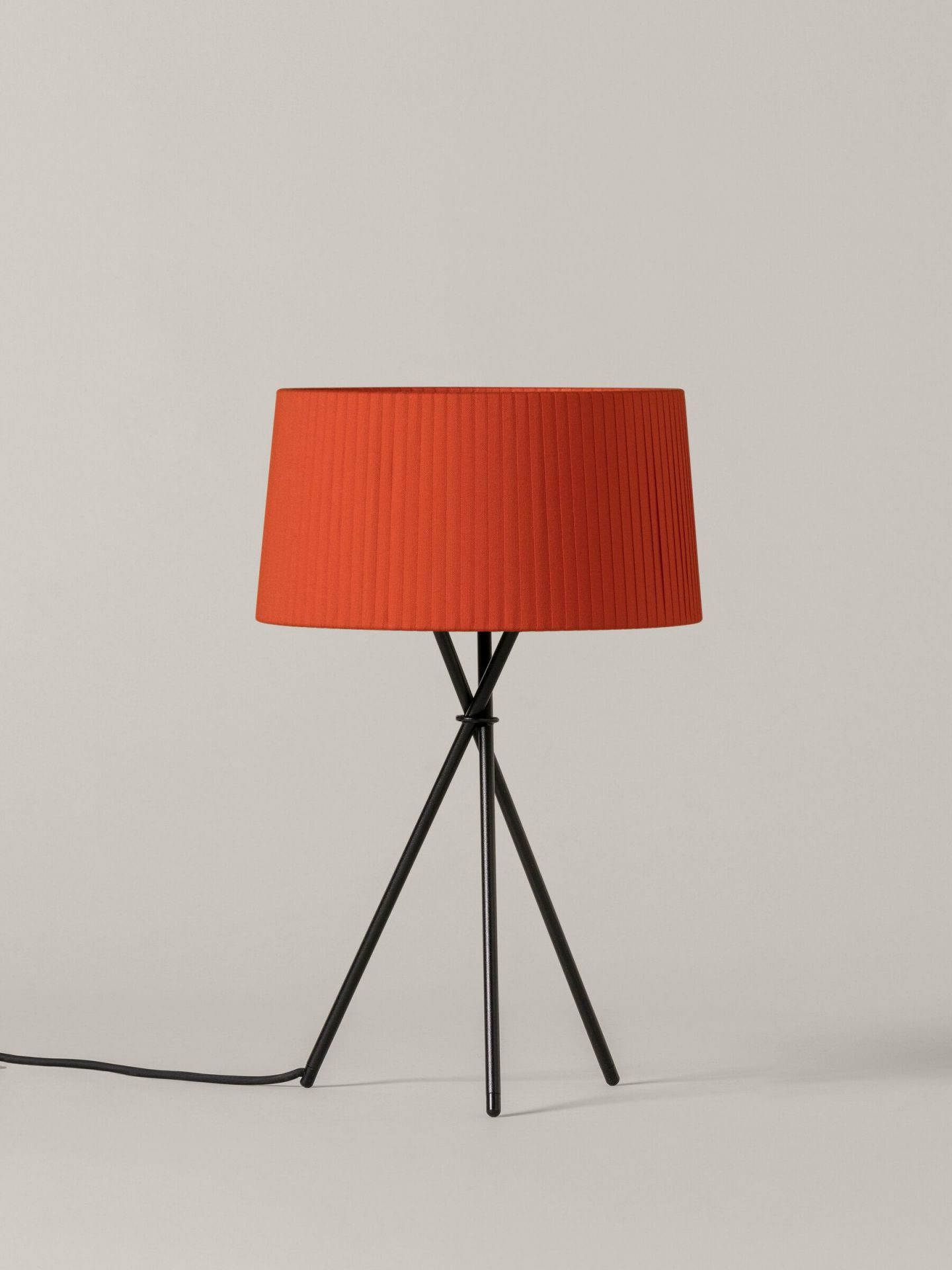 Tripode M3 Tischleuchte Bernsteinrot Santa & Cole Tripode M3 Tischleuchte Bernsteinrot Santa & Cole