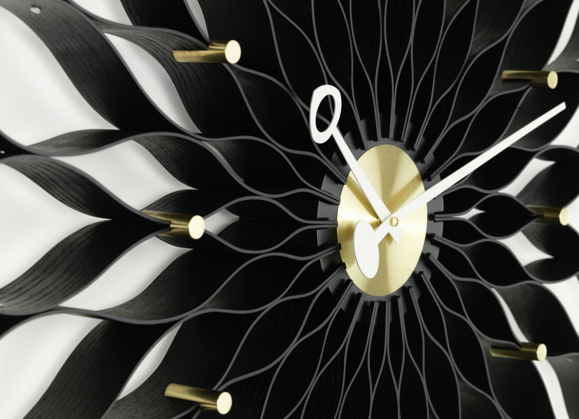 Sunflower Clock Wanduhr Vitra Esche schwarz - Messing
