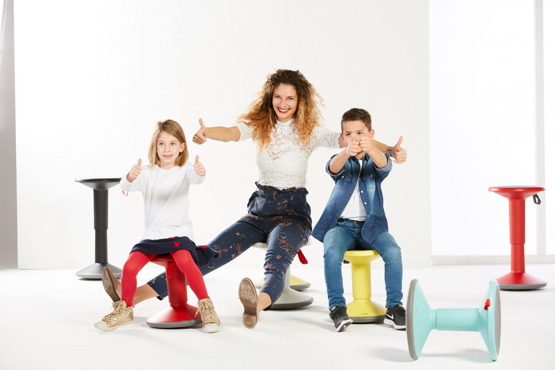 UP Junior Edition Kinderhocker Interstuhl zitronengelb