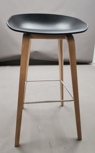 About a Stool AAS32 / AAS 32 Barhocker High SCHWARZ / EICHE GESEIFT Hay MÄNGELEXEMPLAR 