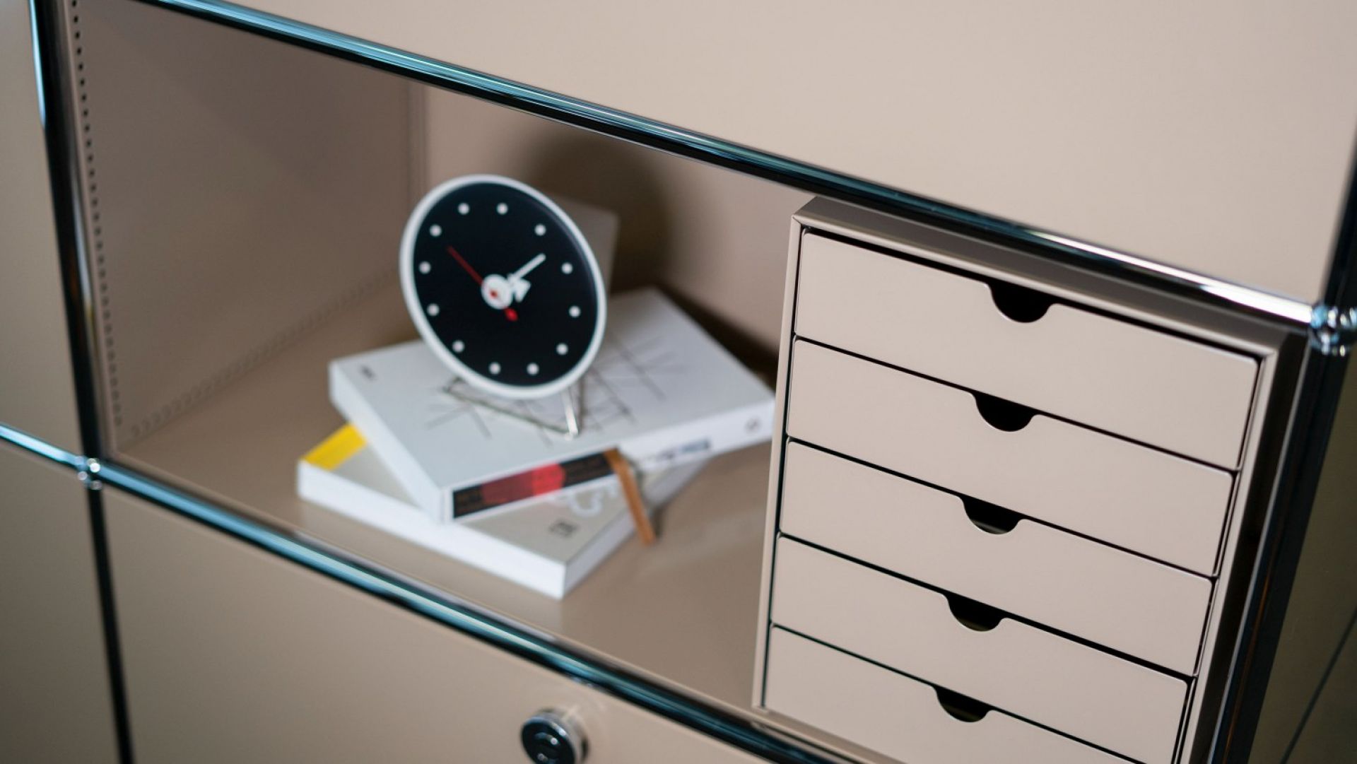 USM Haller Inos Kastenset C4 mit 5 Schalen geschlossen Home Office