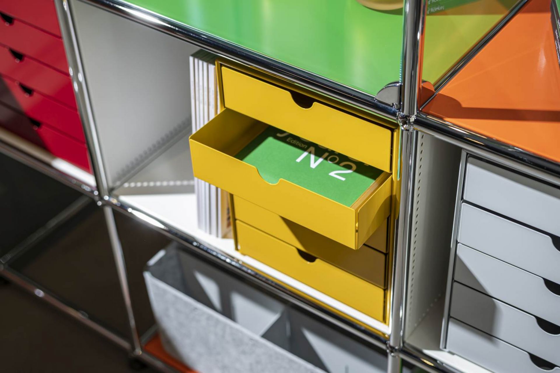 USM Haller Inos Kastenset C4 mit 5 Schalen geschlossen Home Office