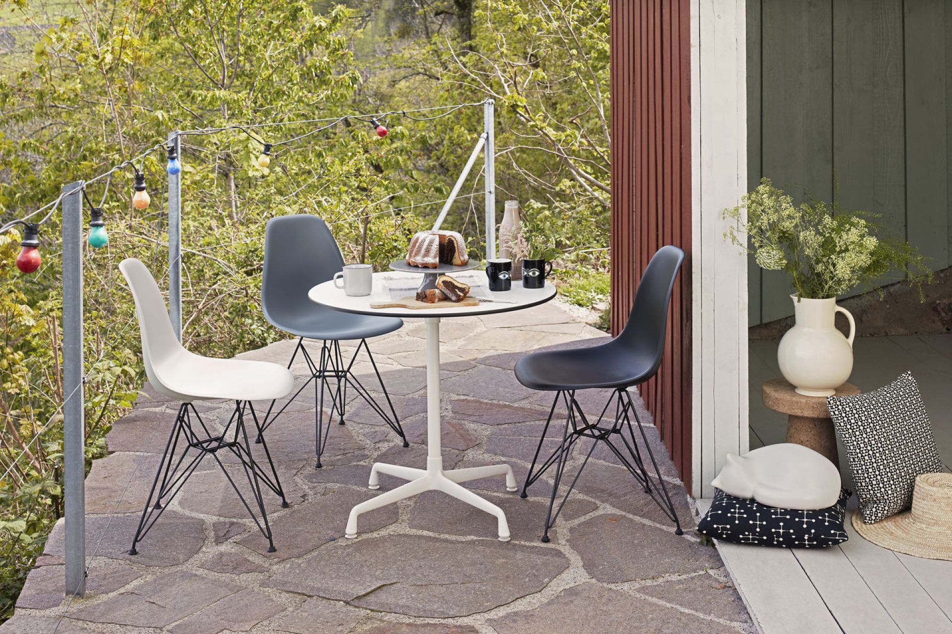 Eames Plastic Side Chair DSR Stuhl Vitra Schwarz-Forest