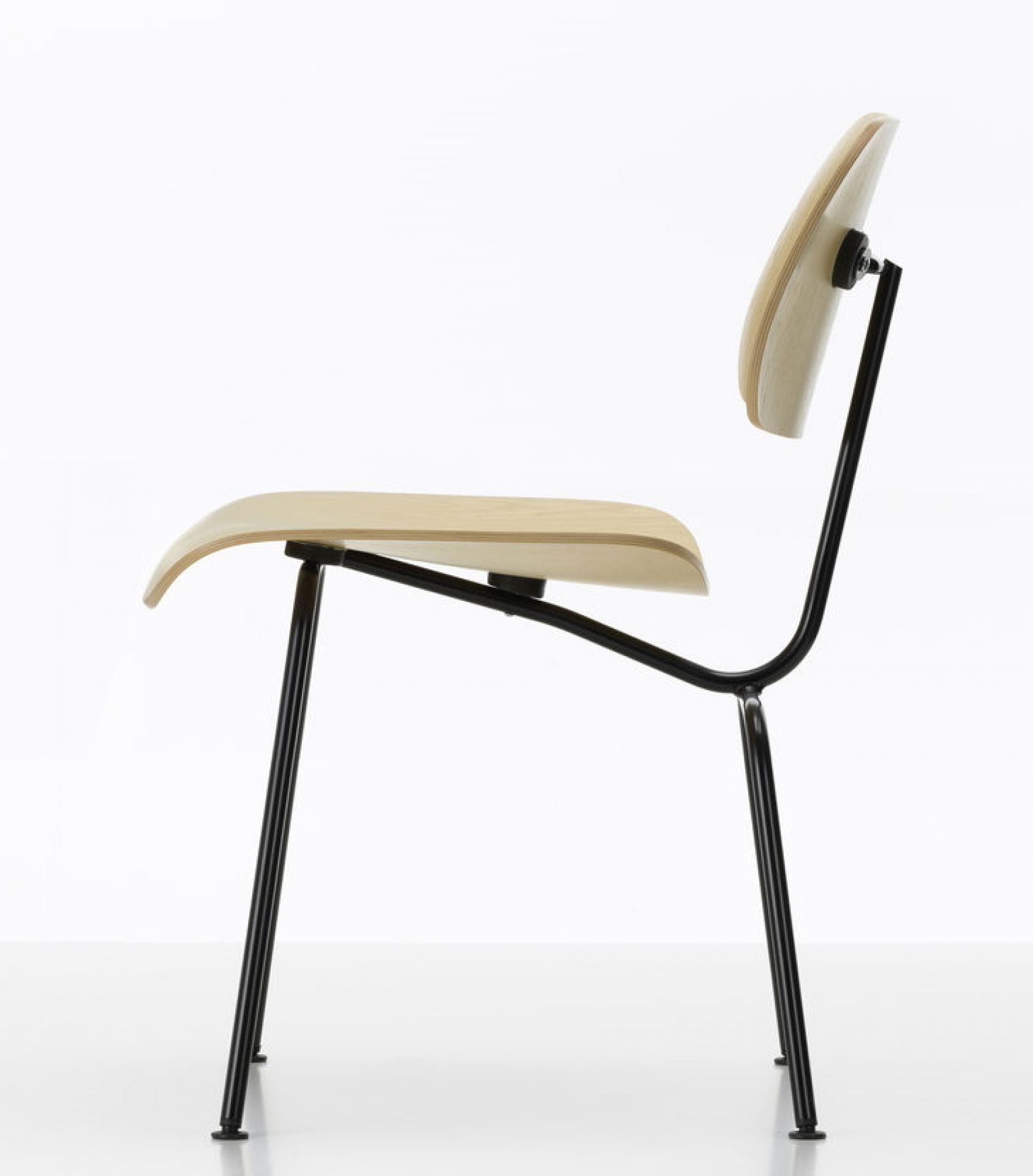 Plywood Group DCM Stuhl Vitra