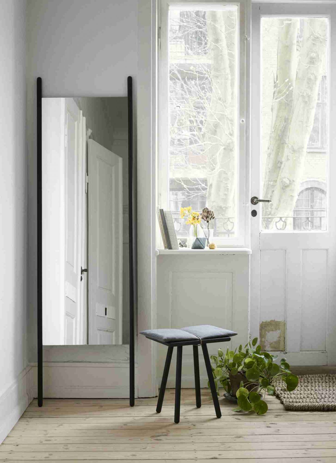 Georg Stool Hocker Eiche schwarz lackiert Skagerak by Fritz Hansen