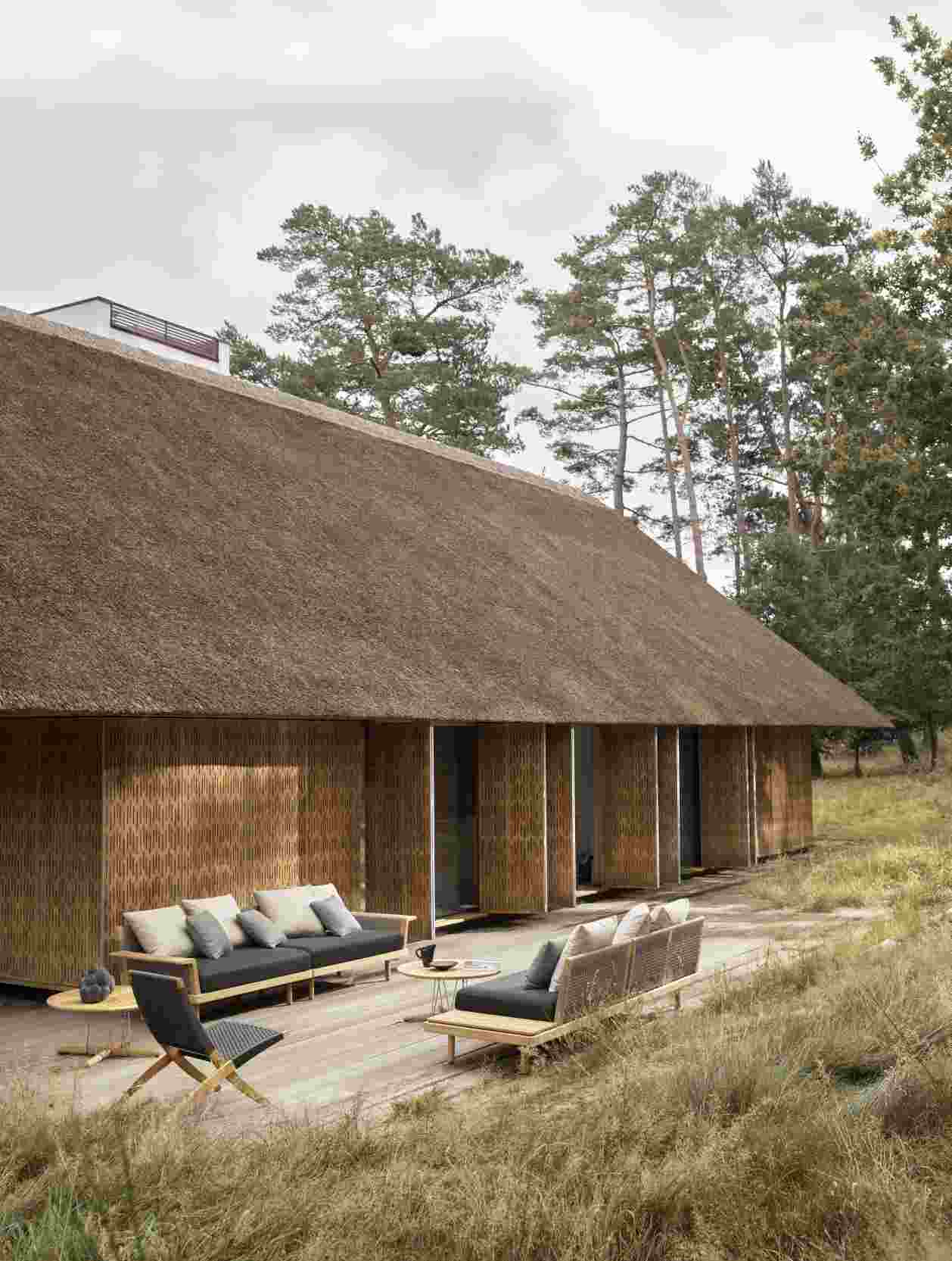 E023 Embrace Lounge Tisch Outdoor Carl Hansen & Søn