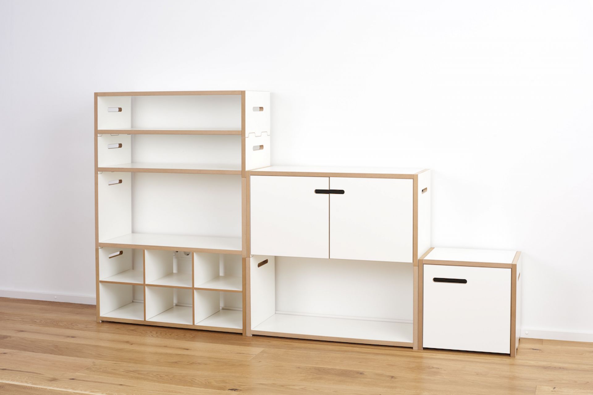 Tojo Halbstark Grundmodul mit Türe links Regalserie Tojo Tojo Halbstark Grundmodul mit Türe links Regalserie Tojo