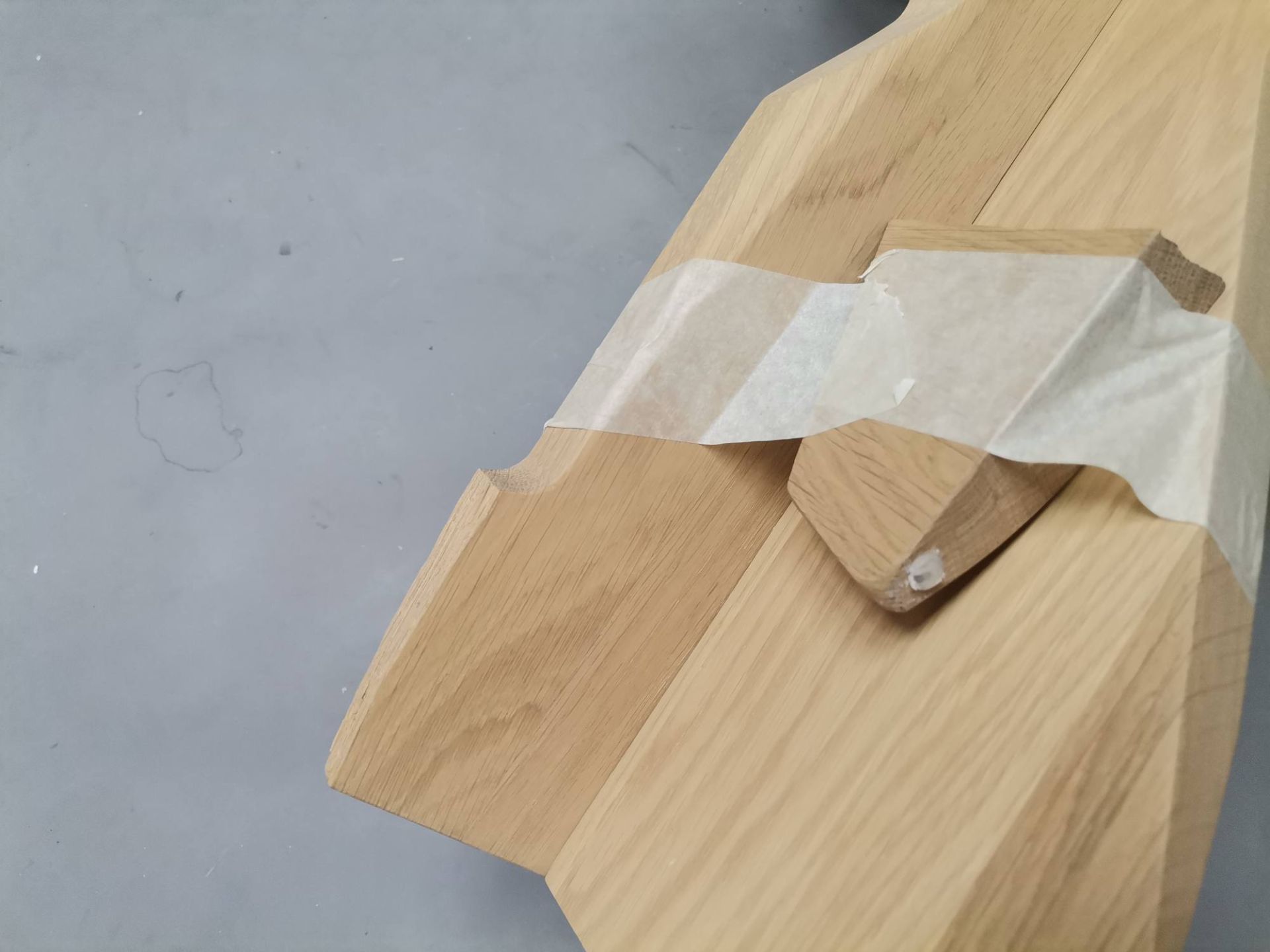 Fels Hocker EICHE GEWACHST MIT WEISS PIGMENTIERT Out MAENGELEXEMPLAR