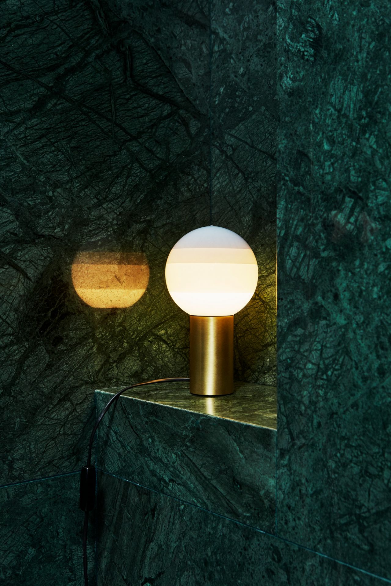 Dipping Light M LED Tischleuchte Marset Bernstein - Messing