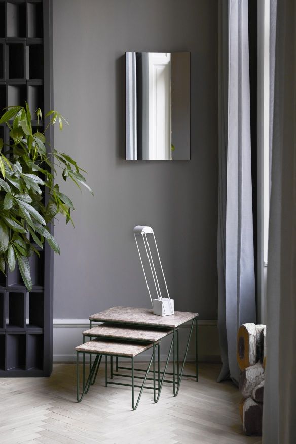 Mimesis Mirror Spiegel Please Wait to be Seated