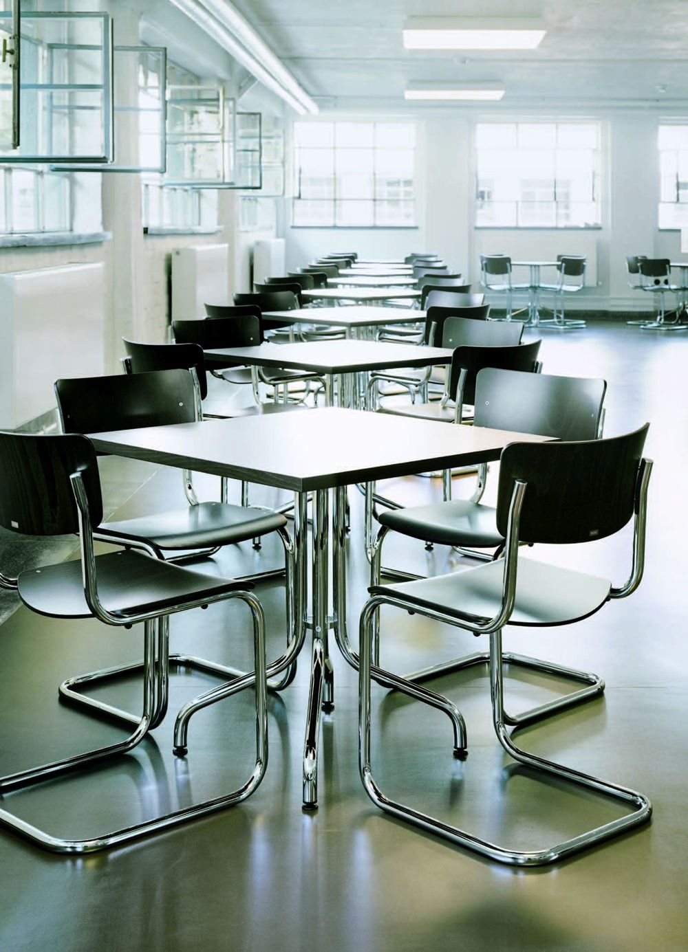 S 43 Stahlrohr Klassiker Freischwinger CHROM/SCHWARZ Thonet VORZUGSKOMBINATION