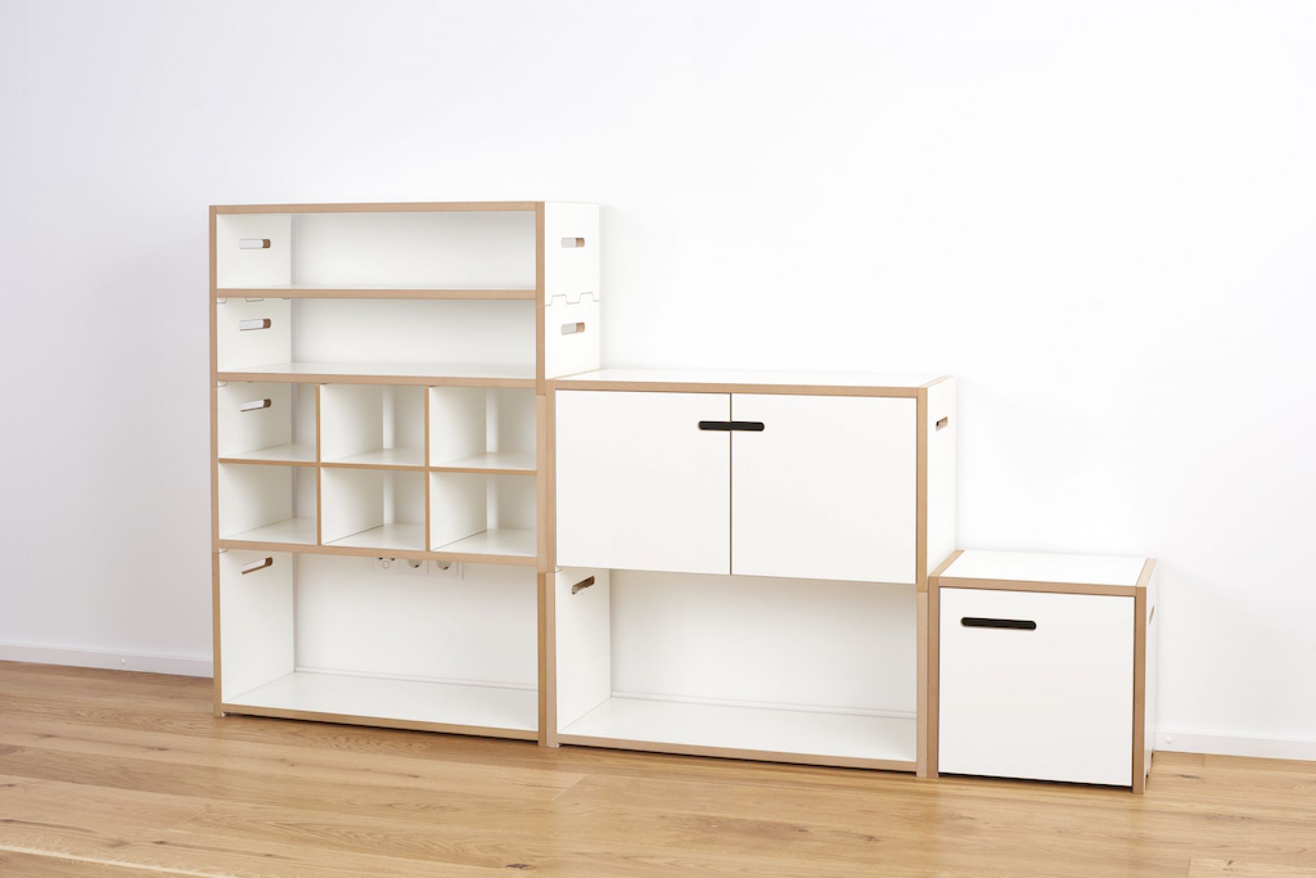 Tojo Halbstark Grundmodul mit Türe links Regalserie Tojo Tojo Halbstark Grundmodul mit Türe links Regalserie Tojo