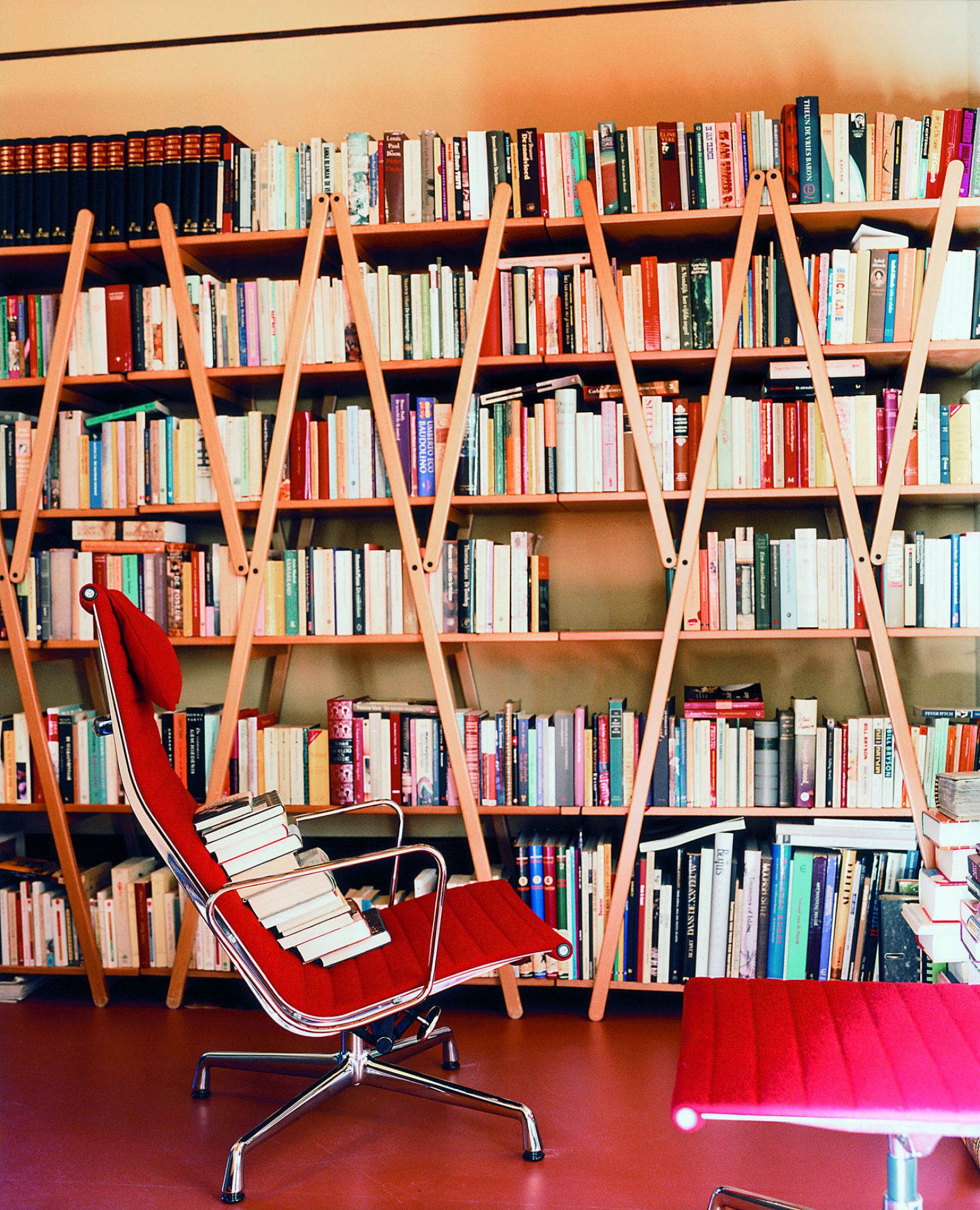 Aluminium Chair EA125 / EA 125 Hocker Vitra