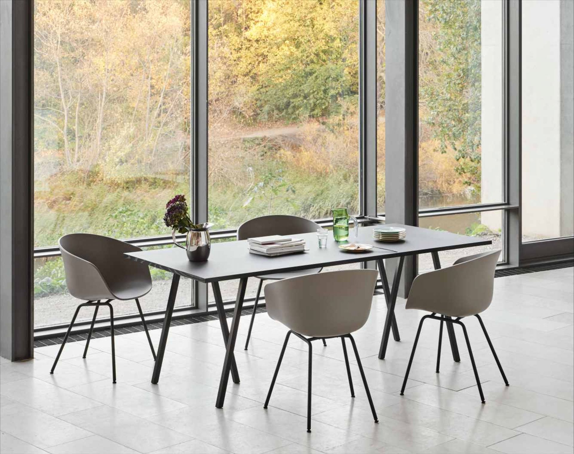 Loop Stand Table B 200 cm TISCHPLATTE WEISS/GESTELL SCHWARZ Hay EINZELSTÜCK