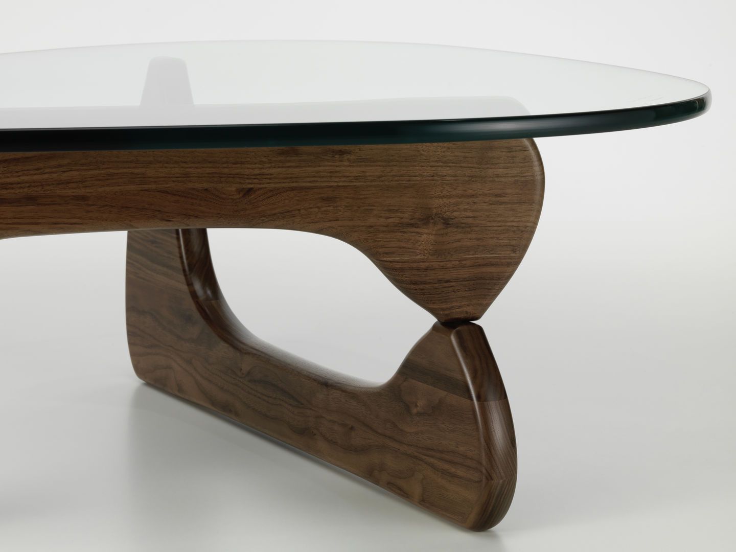 Noguchi Coffee Table Couchtisch Nussbaum Vitra