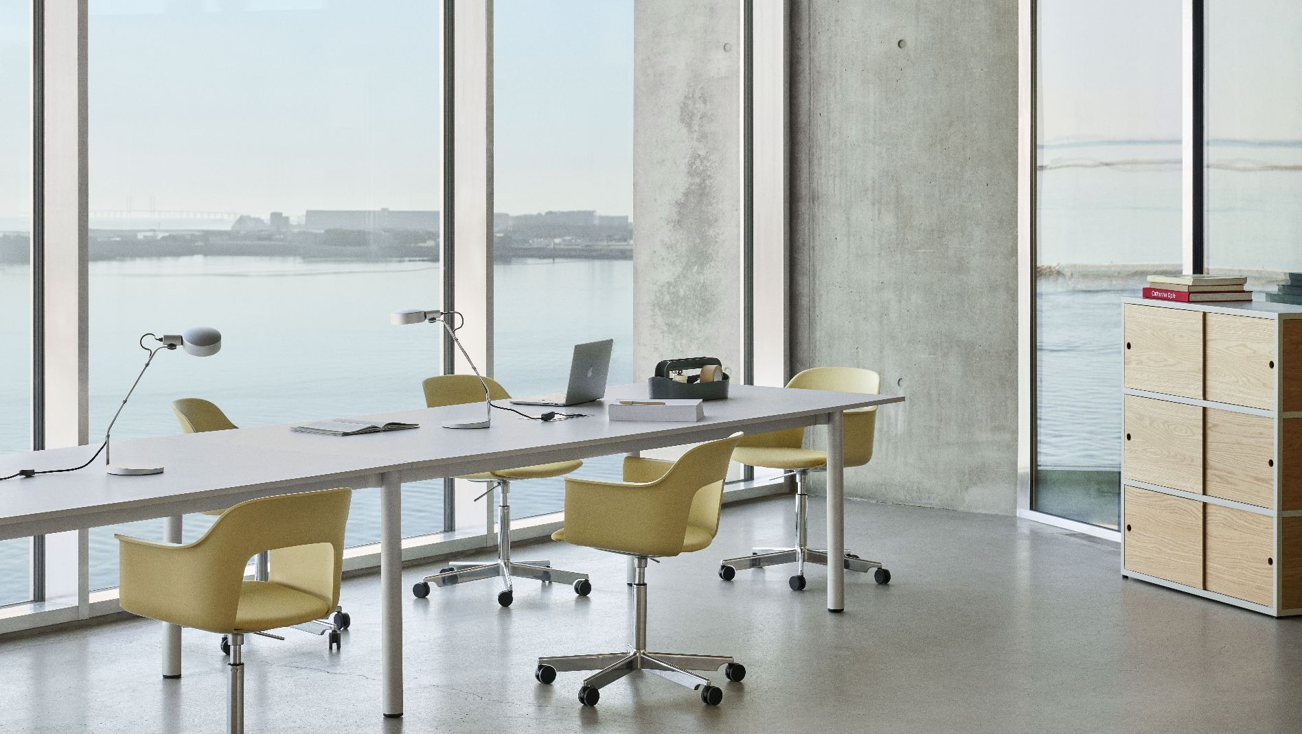 Layout Armchair 243 Armlehnstuhl 5-Sternfuß Hay