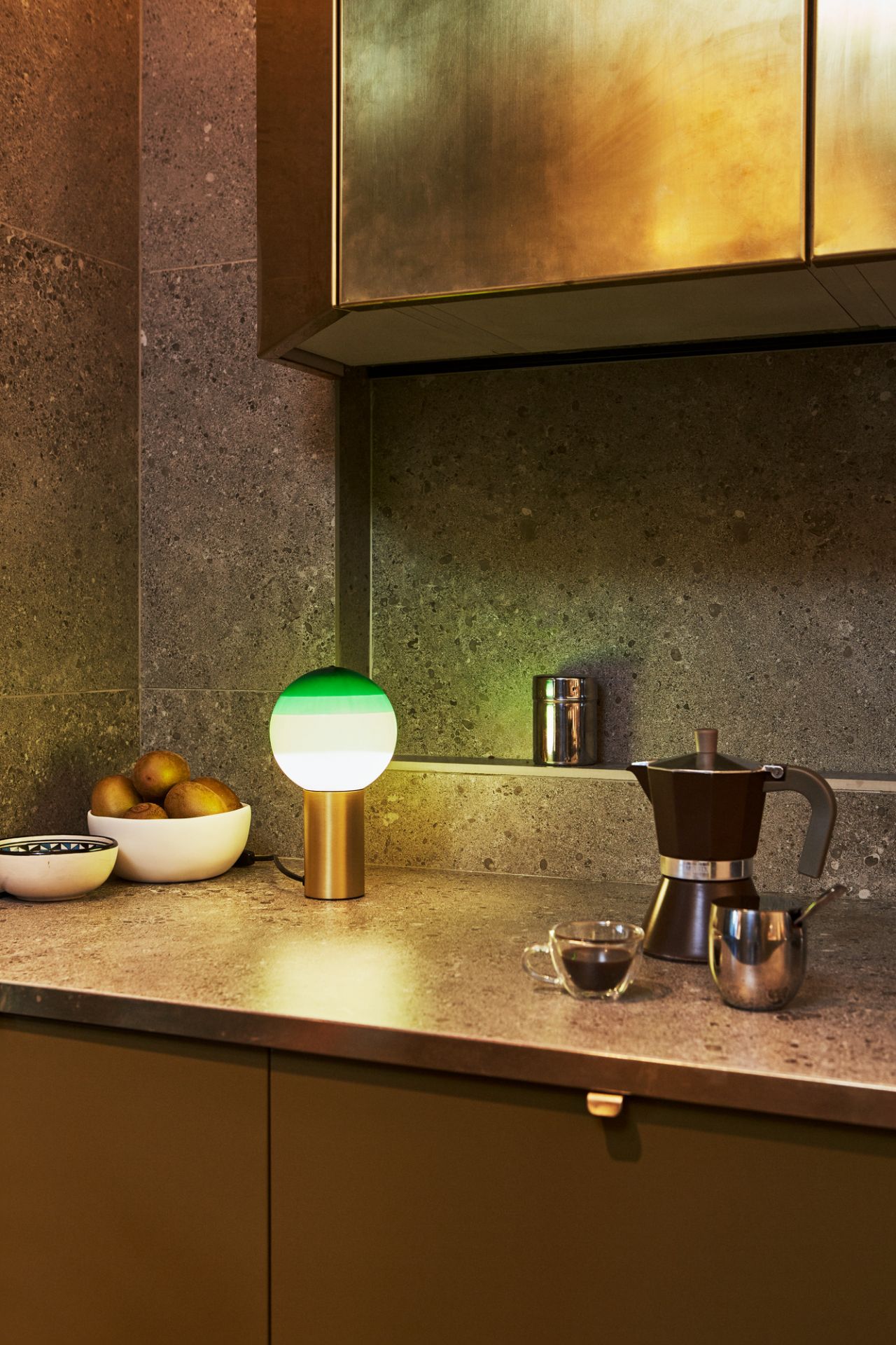 Dipping Light S LED Tischleuchte Marset Grün - Messing